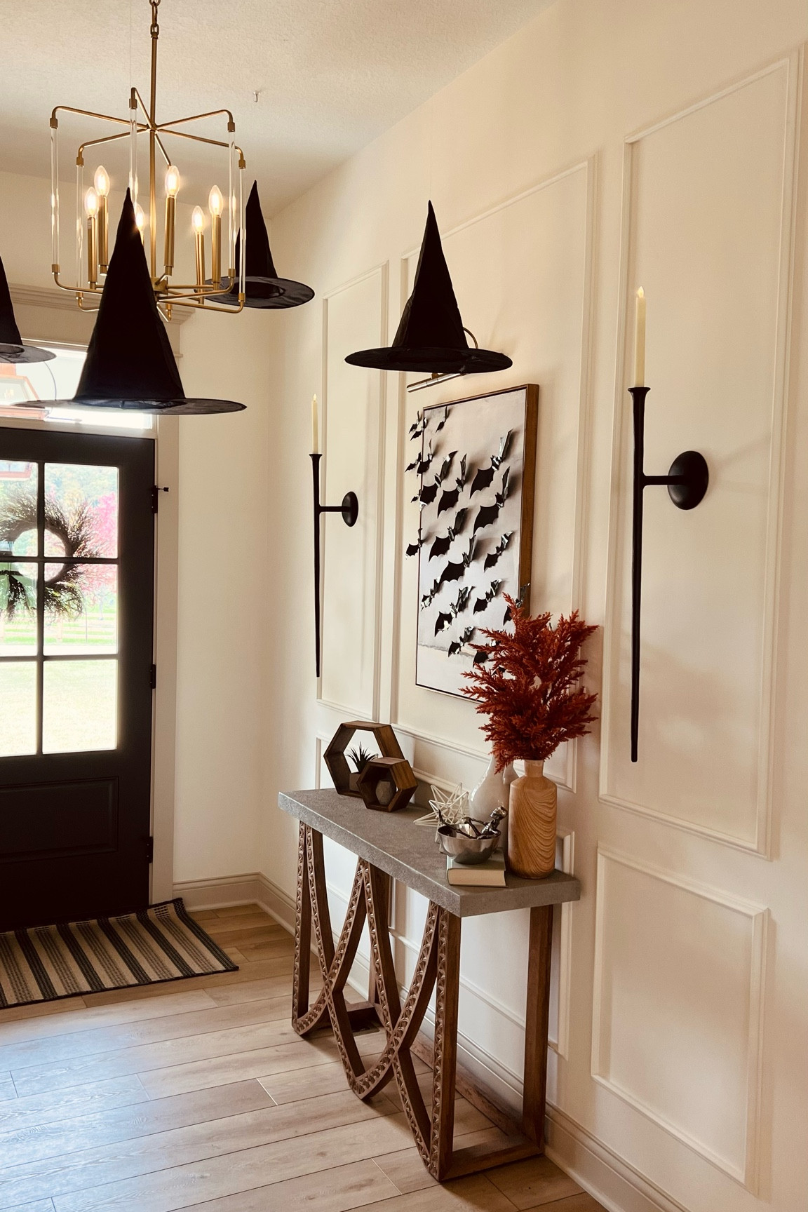 Halloween entry way 🦇

#LTKHome #LTKHalloween #LTKFindsUnder50