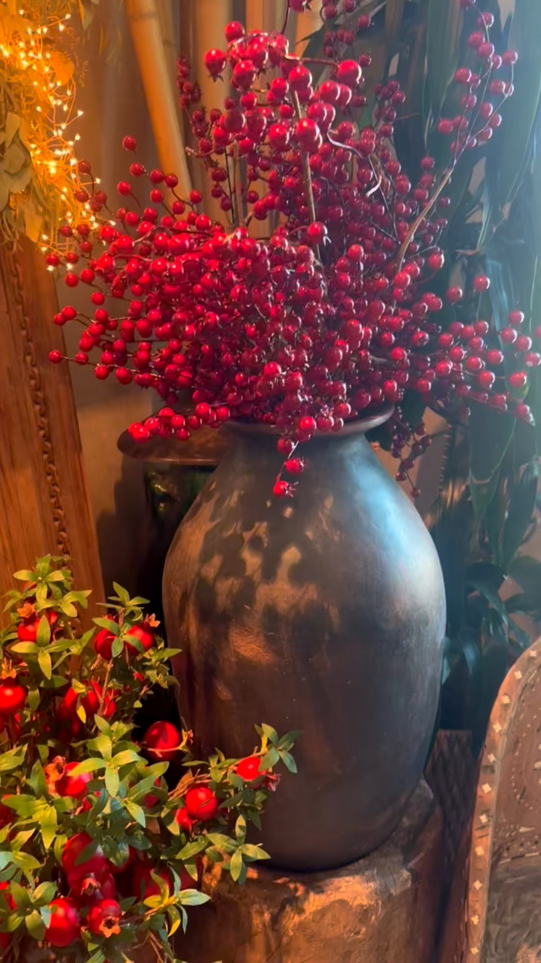 Timeless red centerpieces, setting a refined holiday table.
#LuxuryHoliday #RedCenterpieces #HolidayStyling #FestiveElegance

#LTKHoliday #LTKGiftGuide