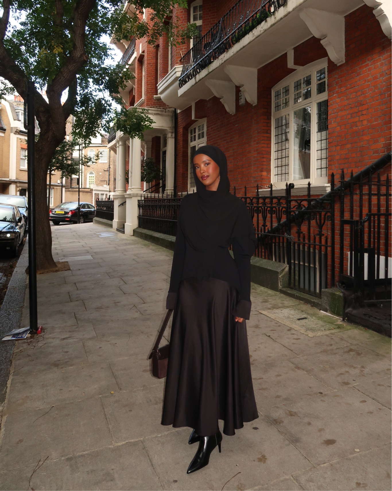 maxi black dress 🖤

modest fashion, dress, autumn inspo, black boots