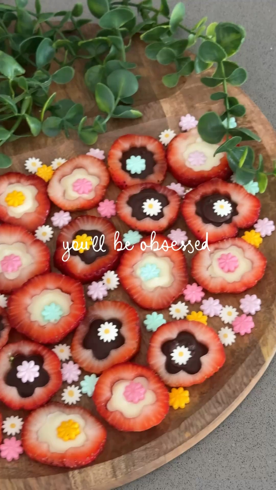 Strawberries + chocolate… but make them spring 🍓🌸
These sweet treats are so easy to make, and you will be obsessed with how cute them turn out 🍫✨

Save this to remember to give it a try 💛