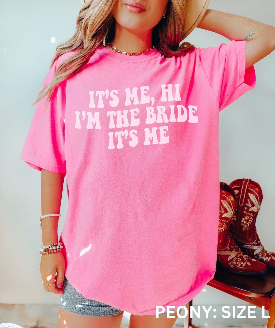 Gift for Bride, Funny Bride Shirt, Engagement Gift, Its Me Hi Im the Bride Its Me, Retro Groovy B... | Etsy (US)