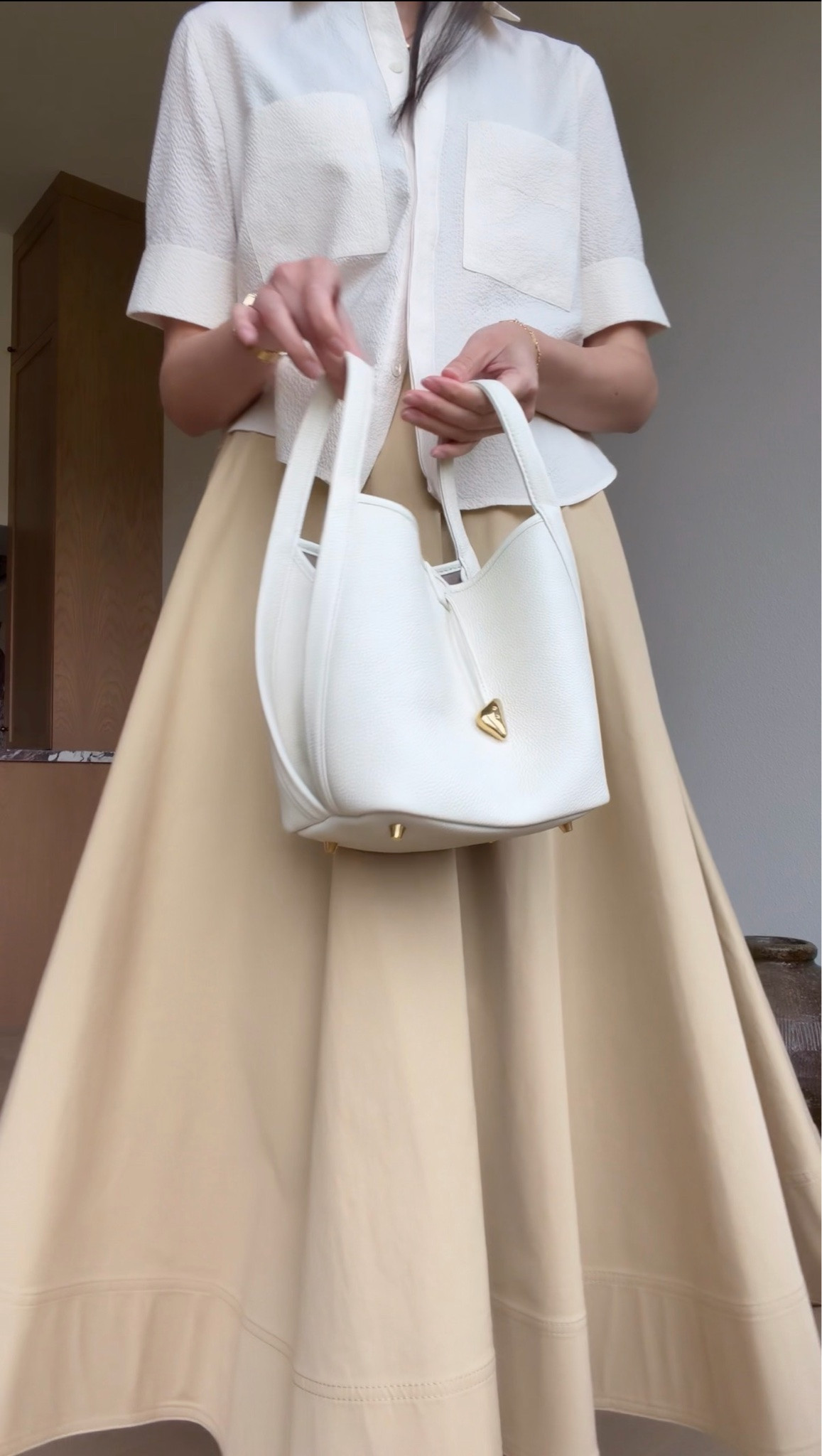 A new bag! Super impressed with the leather and quality, eyeing their other styles too!

#GRWM
#falloutfit
#longskirt
#fallstyle
#fallfashion

#LTKgrwm #LTKootd #LTKSeasonal