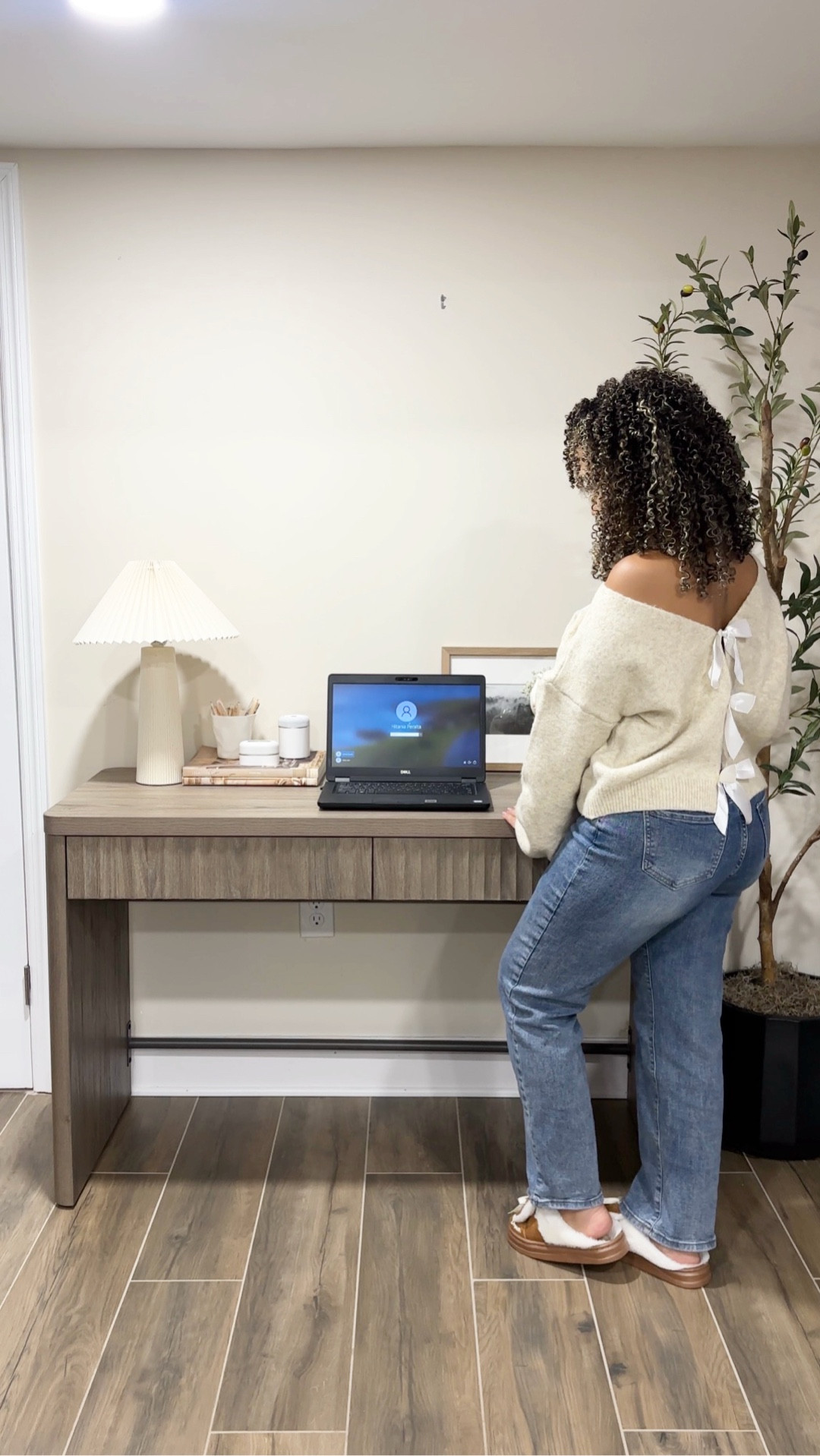 Sicota fluted desk🤎👌🏽