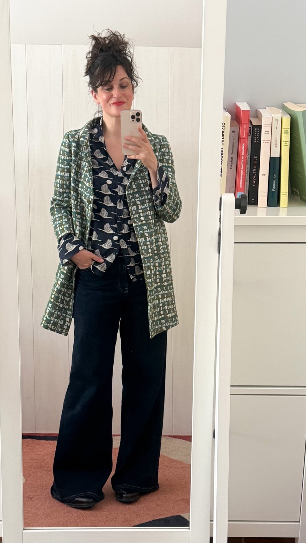 • Manteau à carreaux #cos 
• Chemise imprimée #cyrillus
• Jean large #hm
• Boots #melvinhamilton
• Boucles d’oreilles #etsy
• Baume coloré #labello

#LTKfrance #LTKeurope #LTKspring