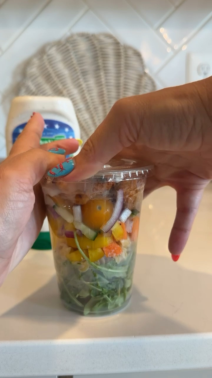 An easy on the go dinner idea that doesn’t involve a drive through. ❤️