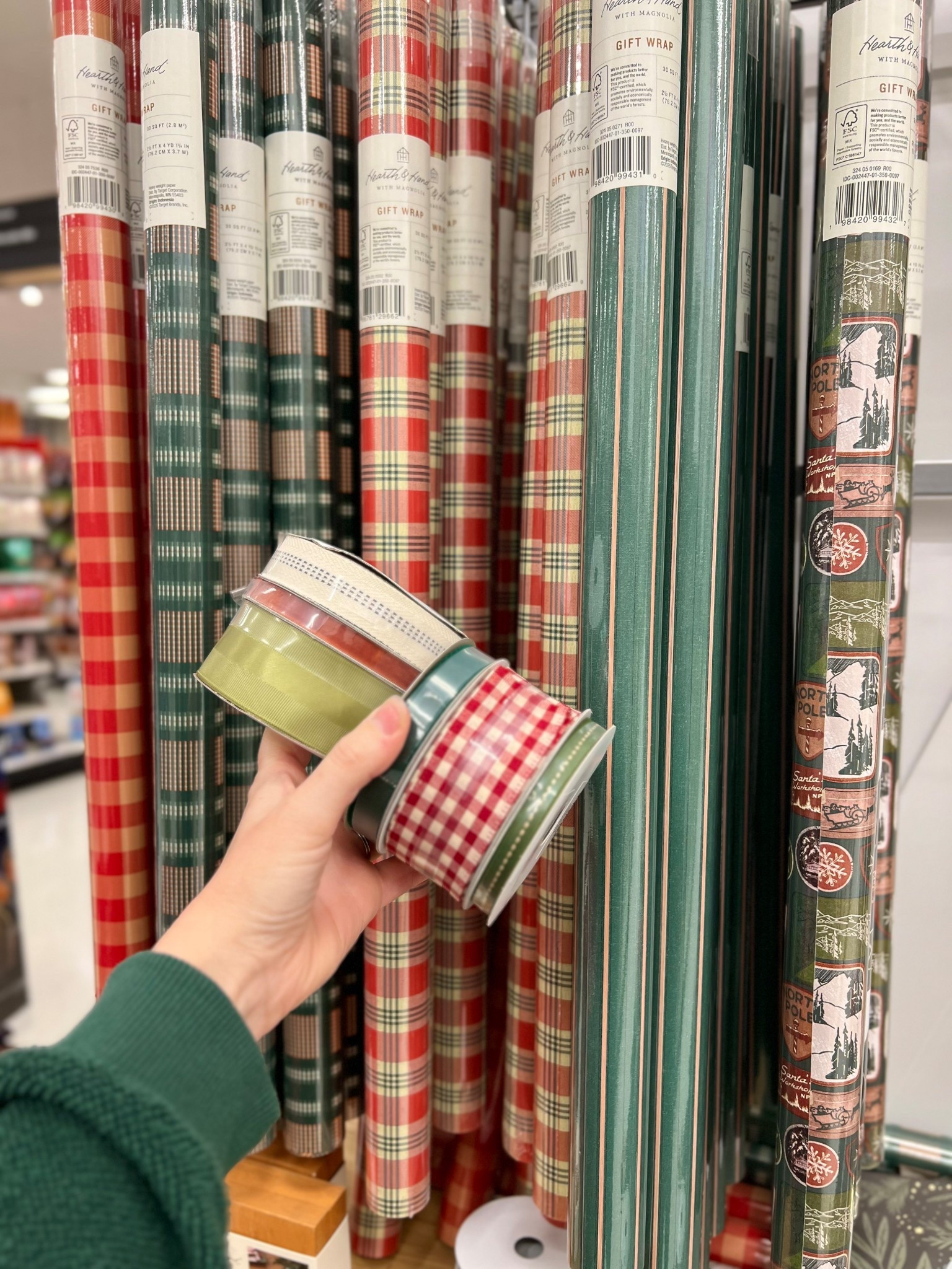 Traditional Christmas Wrapping Paper + Ribbon 🎁 

Cozy Christmas, Christmas Wrapping, Vintage Christmas, Ralph Lauren Christmas, Simple Christmas 

#LTKHoliday #LTKSeasonal #LTKGiftGuide