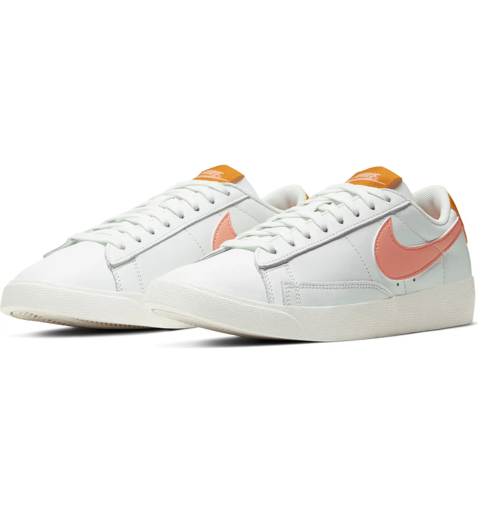 Blazer Low SE Sneaker | Nordstrom