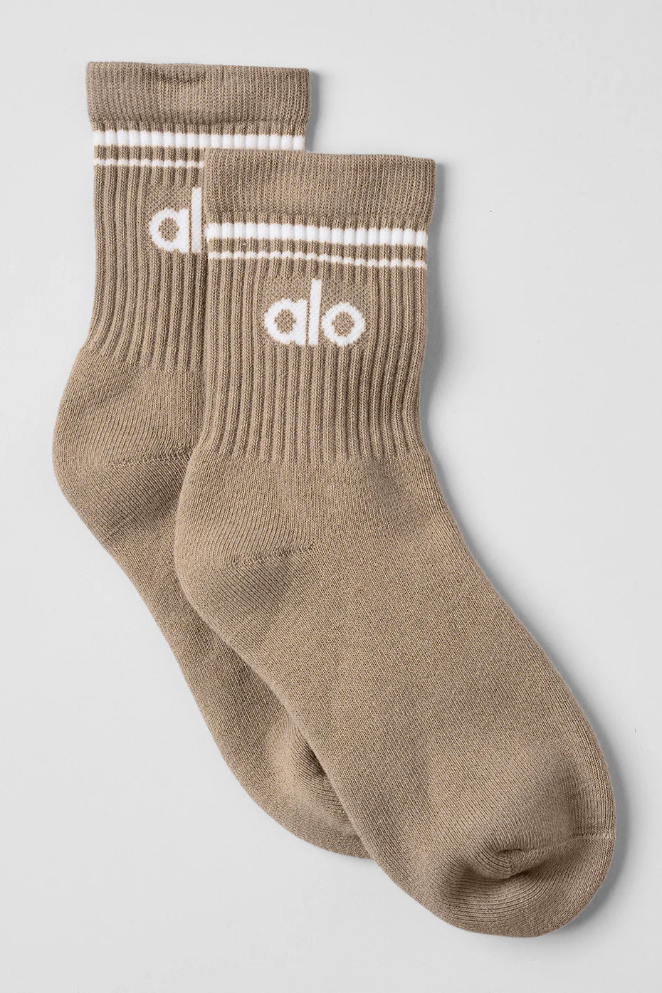 ALO | Half-Crew Throwback Socks in Gravel/White Beige, Size: Small | Alo Yoga (US)
