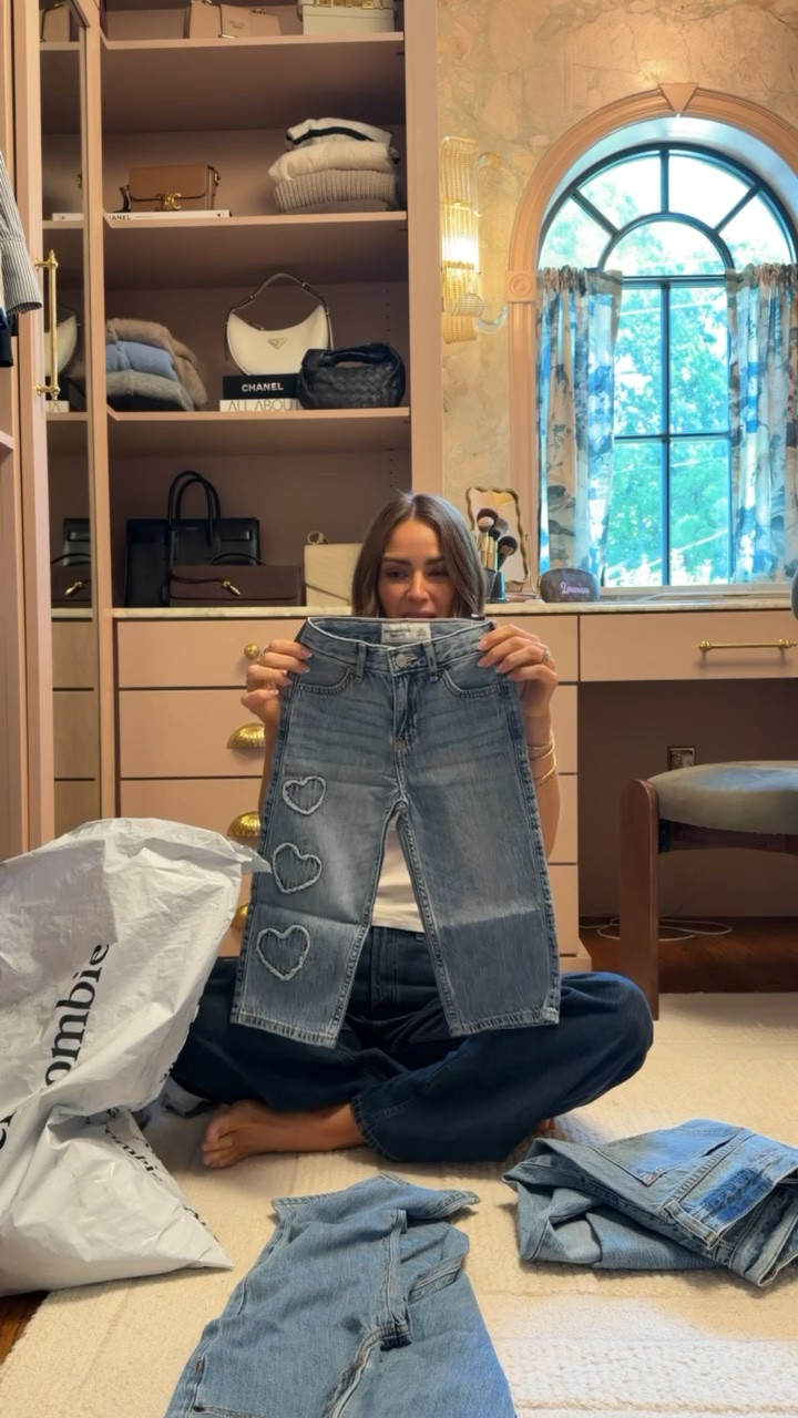@abercrombiekids is having 40% off all jeans + 20% off almost everything else and you can stack code DENIMAF for an extra 15% off. This also applies to almost sitewide on @abercrombie 🤍


#LTKSaleAlert