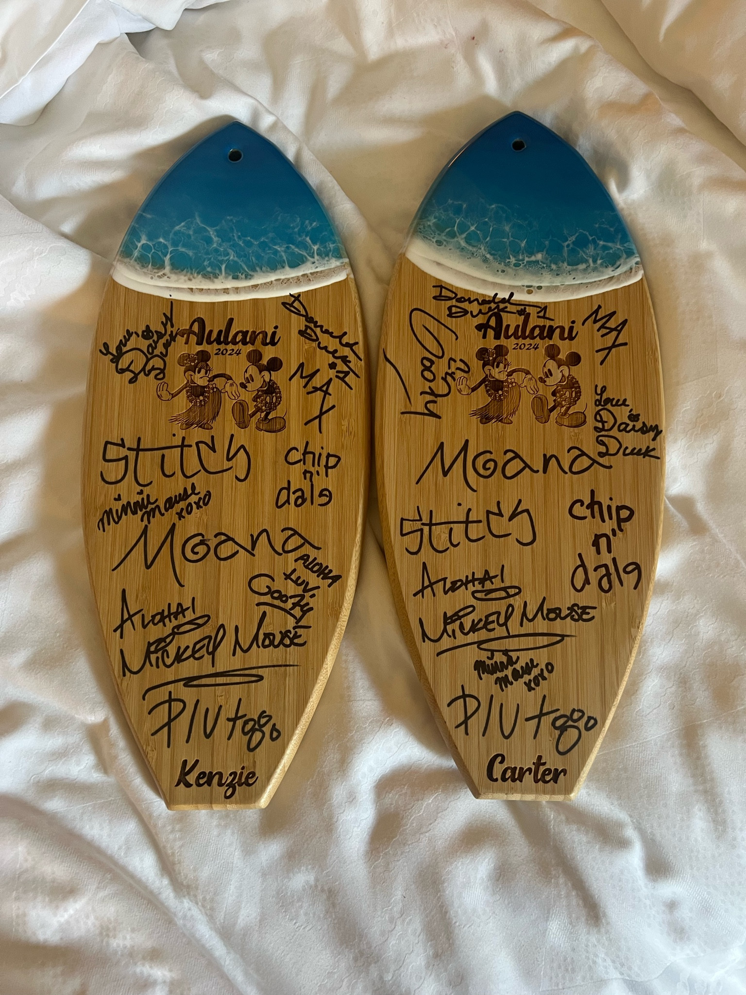 Cute character signature boards!

#kids #disney #aulani 