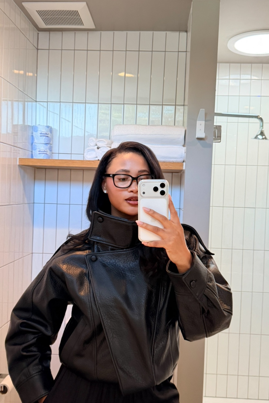 This leather jacket is amazing 🤍
