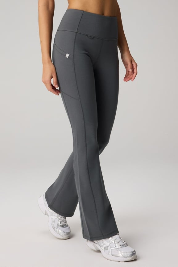 PonteFlex Kick Flare Scrub Legging | Fabletics