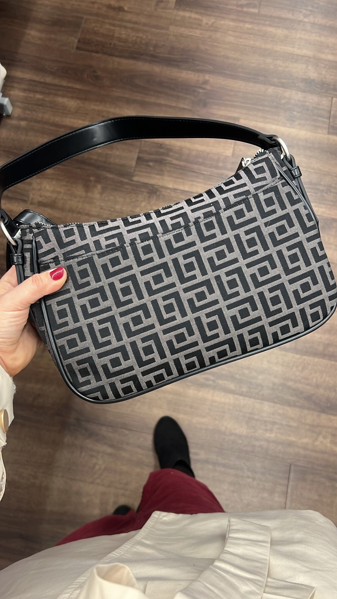 Viral bag that looks exactly like the designer one 😍

Walmart | Handbag | Looks for Less 

#LTKWorkwear #LTKFindsUnder50
