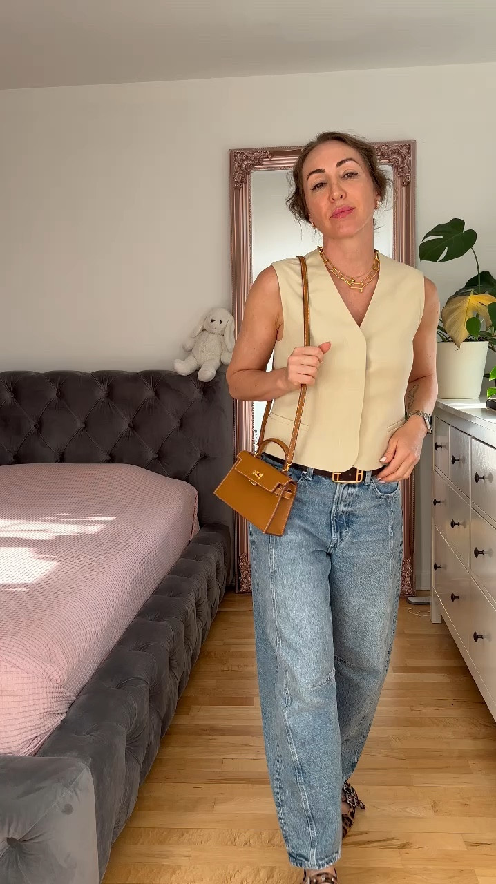 Barrel leg jeans 

#LTKeurope #LTKautumn #LTKstyletip