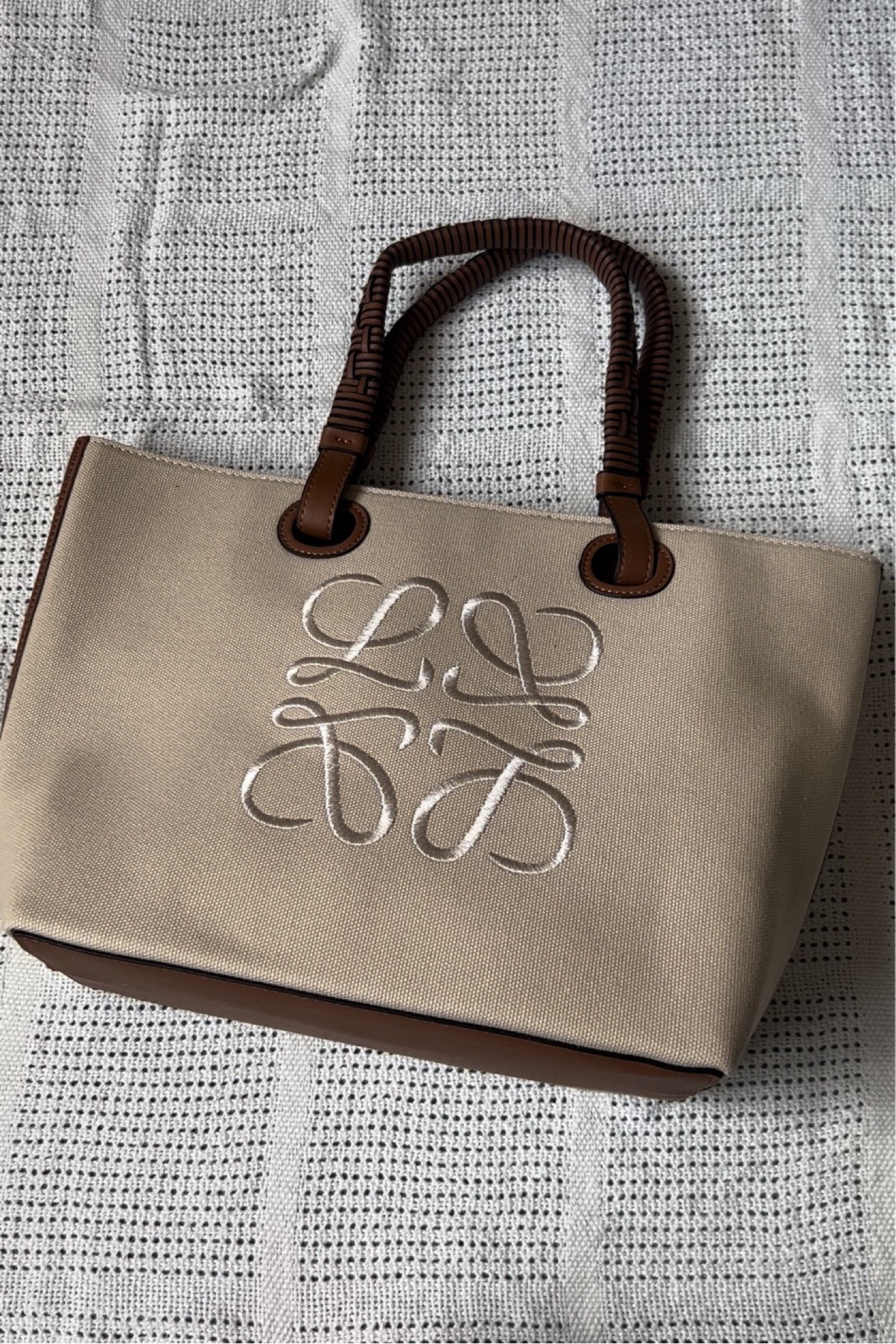 Loewe tote
#dhgatr

#LTKitbag #LTKsalealert #LTKfindsunder100