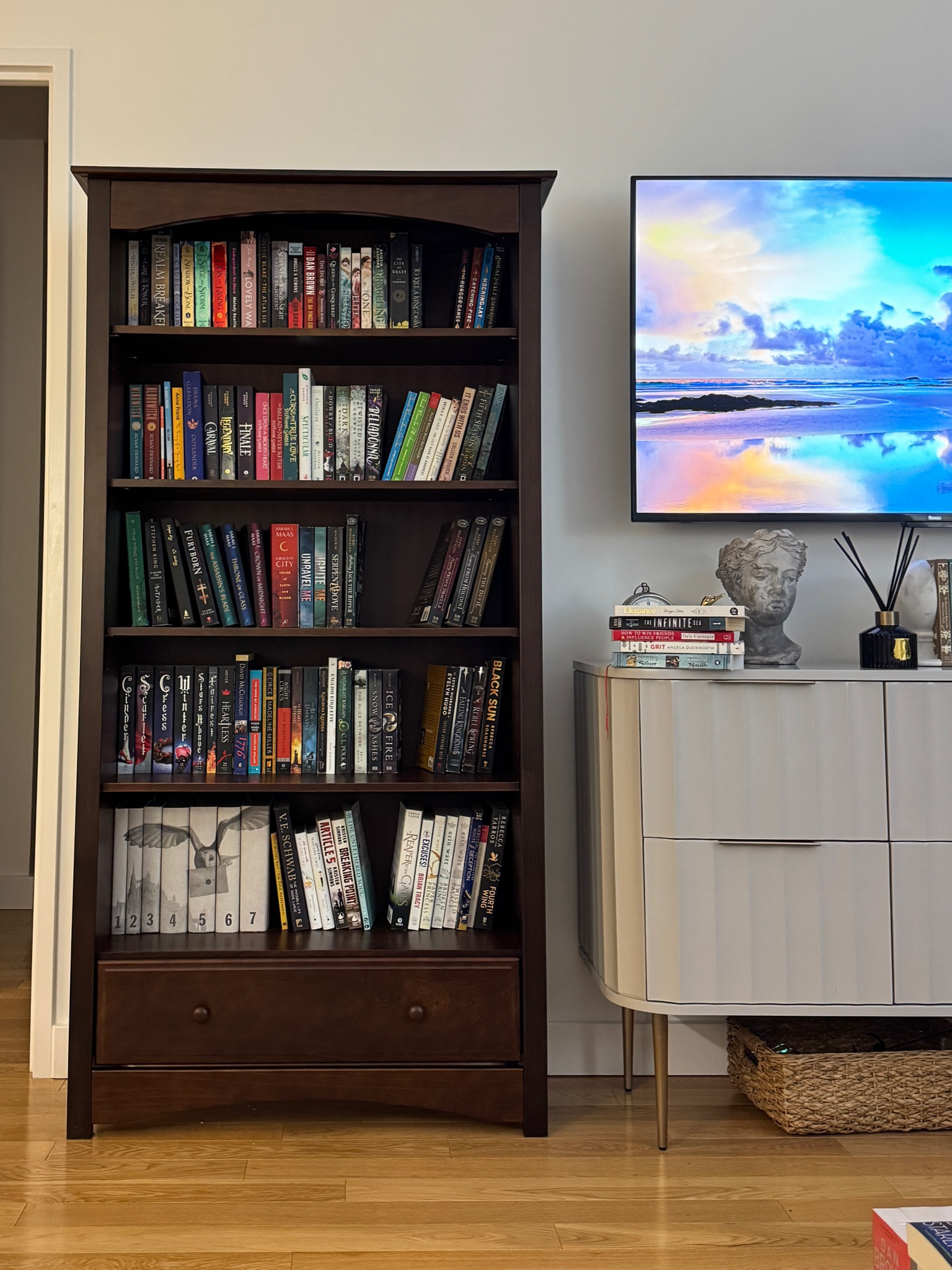 Linked my bookcase and Harry Potter book set! 

#LTKHome