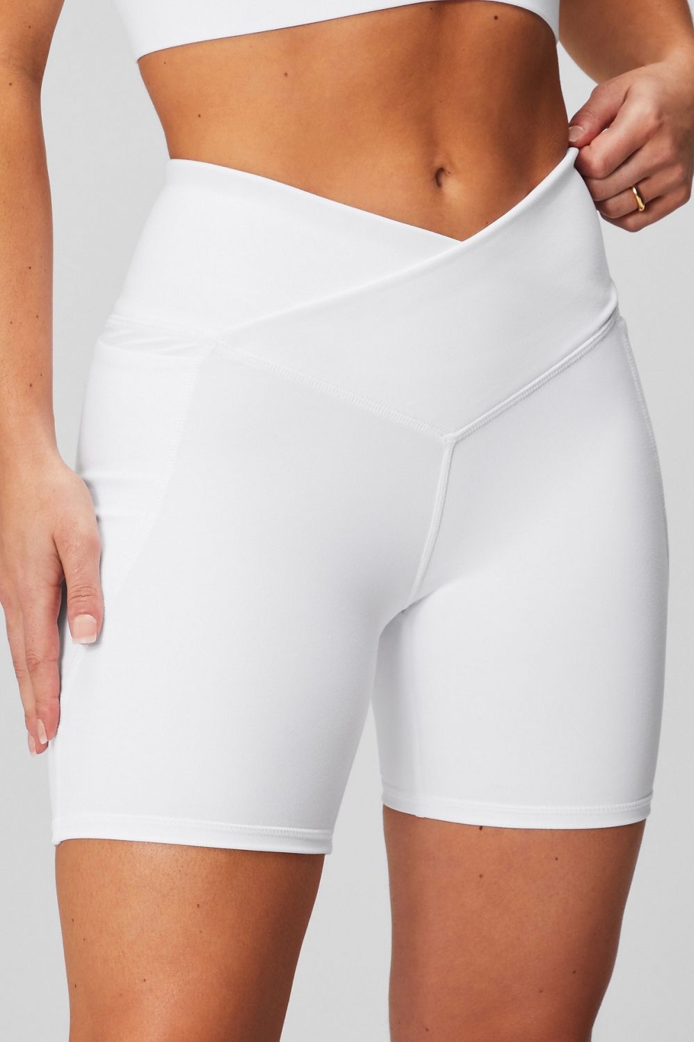 Oasis PureLuxe HW Crossover 6'' Short | Fabletics - North America
