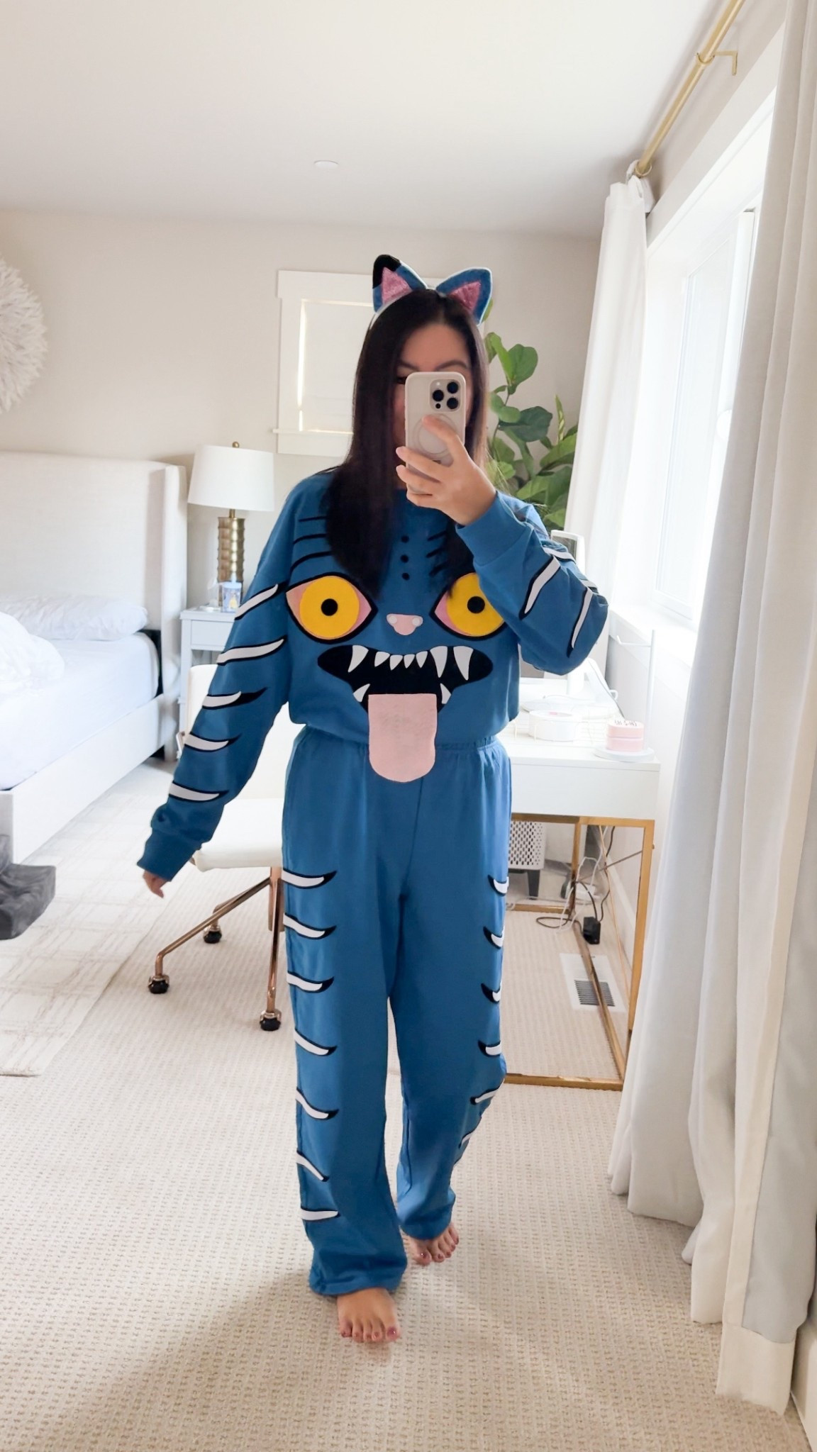 How I DIY’d my Derpy Tiger Kpop Demon Hunters costume! 🐯💙

Sweatsuit, self adhesive fabric, white and black, glue gun, Cricut machine, fabric sheet assorted color, marker, headband 

#LTKStyleTip #LTKHalloween #LTKSeasonal