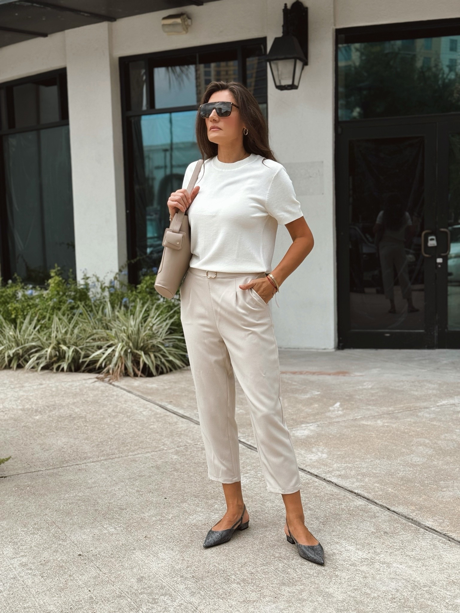 Effortless chic starts from the ground up 🤍✨ These pointed-toe slingback flats from @c.paravano are the perfect blend of sophistication and comfort. They pair beautifully with neutral tones and really pull together any minimalist chic outfit. Perfect for days when you want style and comfort in one. A timeless pair every wardrobe deserves!
Also my beautiful fall top is from @anrabess_official @anrabess_gen


#AmazonFavorites #AmazonReels #AmazonHaul #AmazonInfluencer #AmazonClothes
