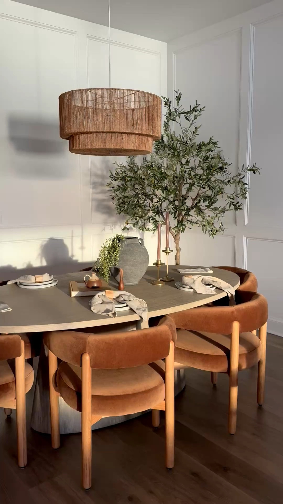 Good morning! ☀️

@denvermodern 


#diningroom #diningchairs #modernchairs #organicmodern #homedecor #denvermodern

#LTKHome