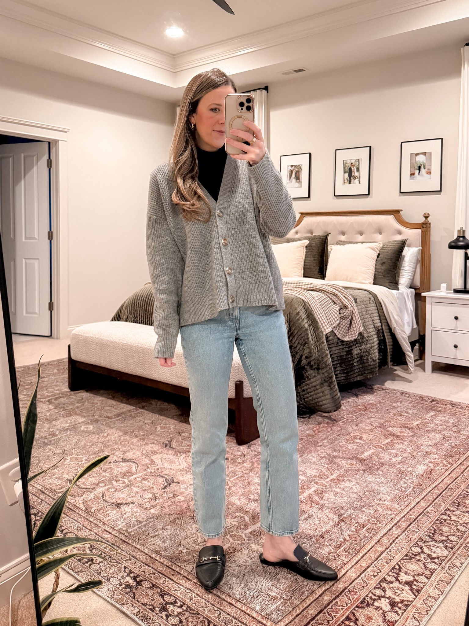 Cozy outfit for cold winter days ❄️
Wearing the Quince crop Mongolian cashmere cardigan (small) — the perfect mix of luxe and effortless.
Abercrombie high-rise jeans (25R) and Amazon mules — easy, polished, and comfortable.
Swap in Chelsea boots if you need something warmer!

Use code INFG-25SIMPLYCHICMAMA10 for 10% off your Quince pieces 🤍

#LTKStyle #LTKWinterFashion #QuincePartner #CapsuleWardrobe #ClassicStyle

#LTKWorkwear #LTKootd