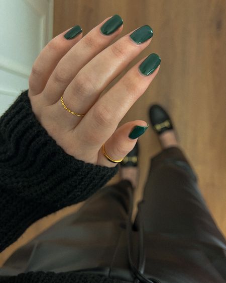 ad/pr*/^affiliate •  Feeling festive 🎄 love the green and gold combo ✨

rings are ^Monica Vinader Disco* (thumb) and Corda Skinny (middle) 

nails are Mylee ‘Green Velvet’ 



#LTKstyletip #LTKbeauty #LTKSeasonal