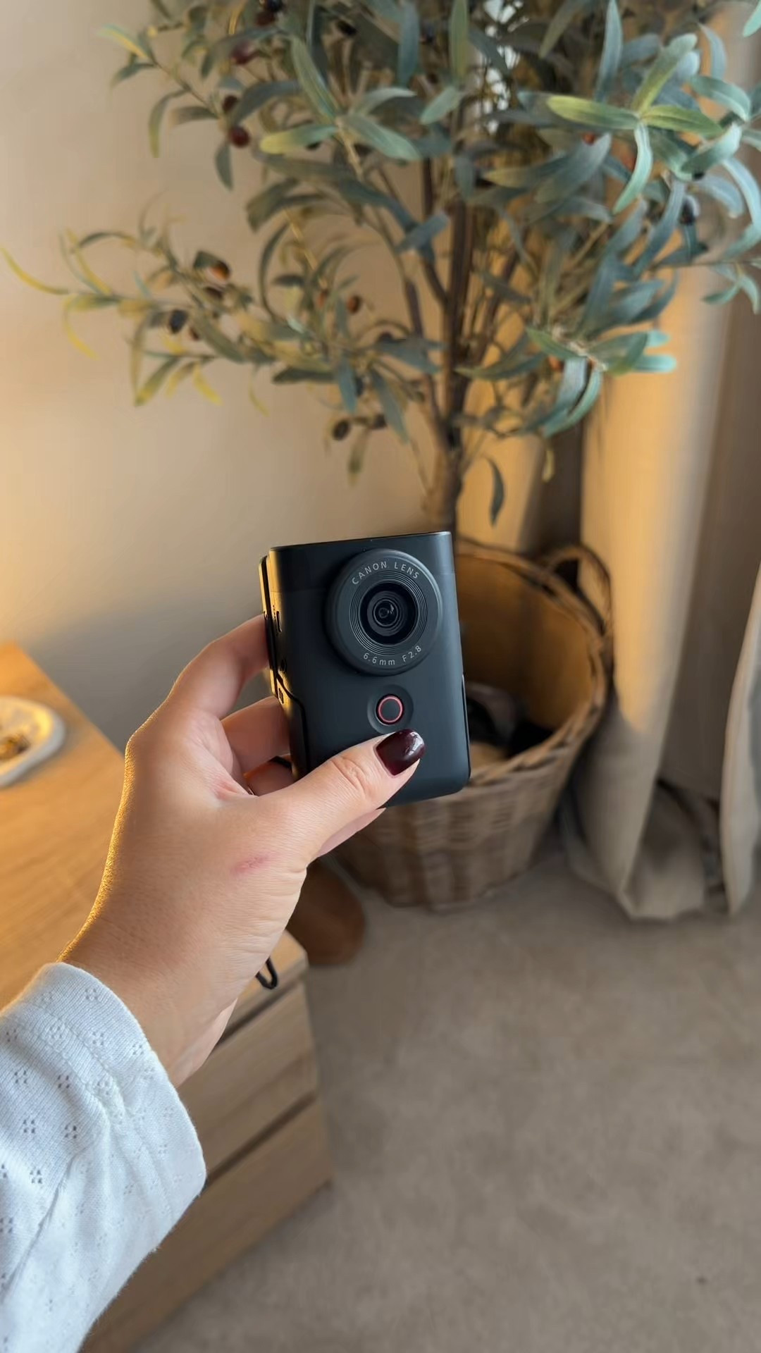 Recently got a vlogging camera int it’s so amazing I had to share!
-super small and discreet
-user friendly
-amazing quality
.
Camera, vlogging camera, media kit, technology 

#LTKuk