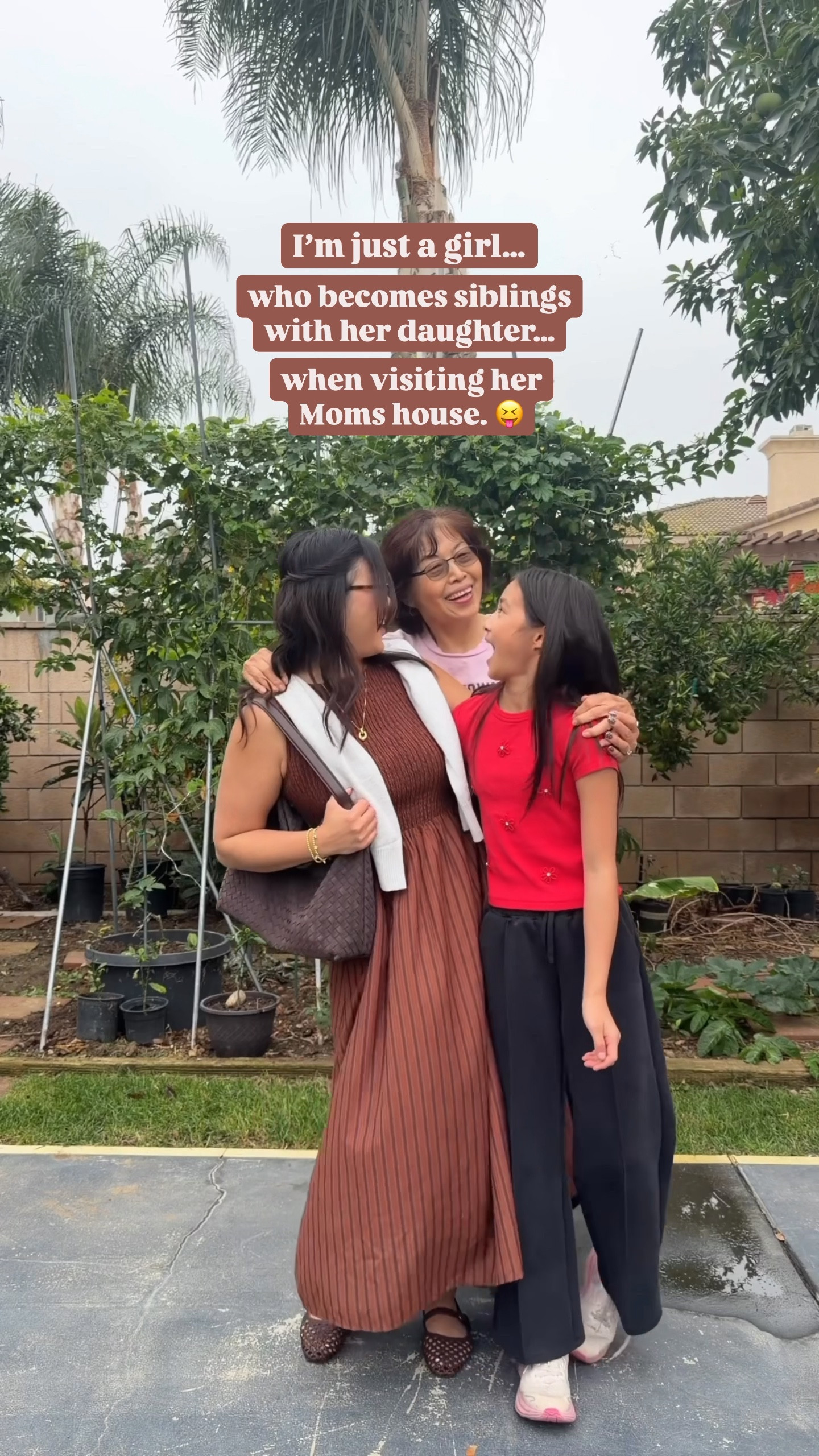 My dress: Small (Medium may have been more comfortable)
Cardigan: Medium 