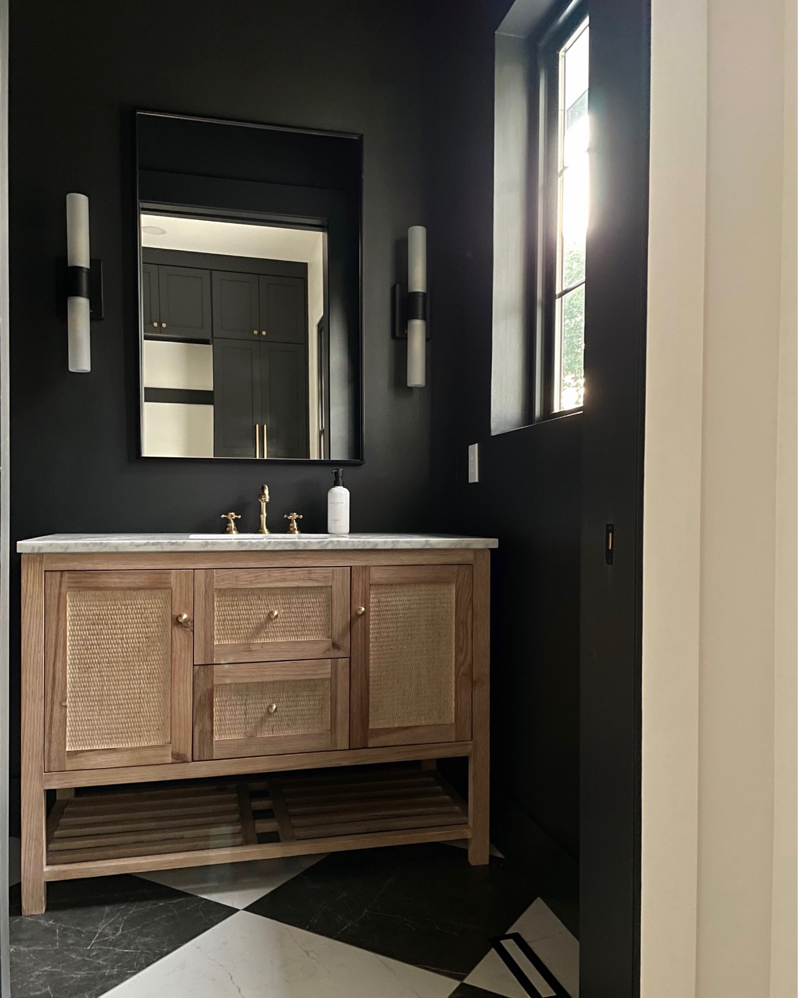 Moody half bath sources! 🖤🤎

#LTKfindsunder100 #LTKhome #LTKfindsunder50