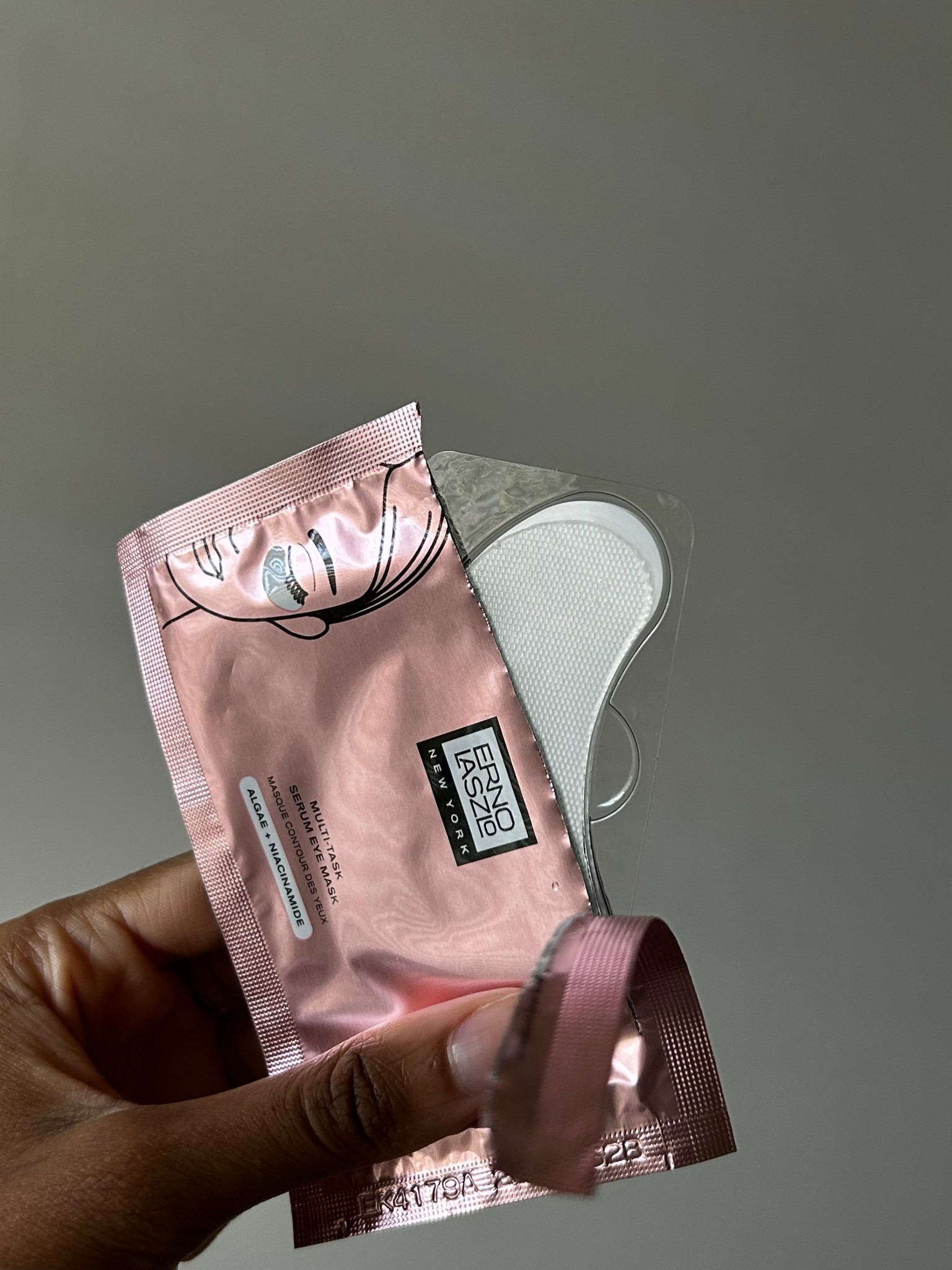 The eye mask I ALWAYS come back to for that refreshed, bright-eyed look! Would wear this all day if I could. A must-have in your skincare routine. 

#LTKBeauty #LTKFindsUnder100 #LTKItBag