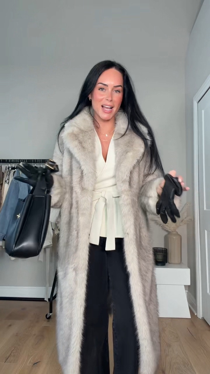 Outfit of the day 🖤 love how simple and chic it is. I will have my outfit on my LTK in the “outfit inspo” section. 

My sizing 5’7, 145lbs, 32dd
I’m wearing size small tops, size 27 jeans 

#LTKgrwm #LTKU #LTKootd