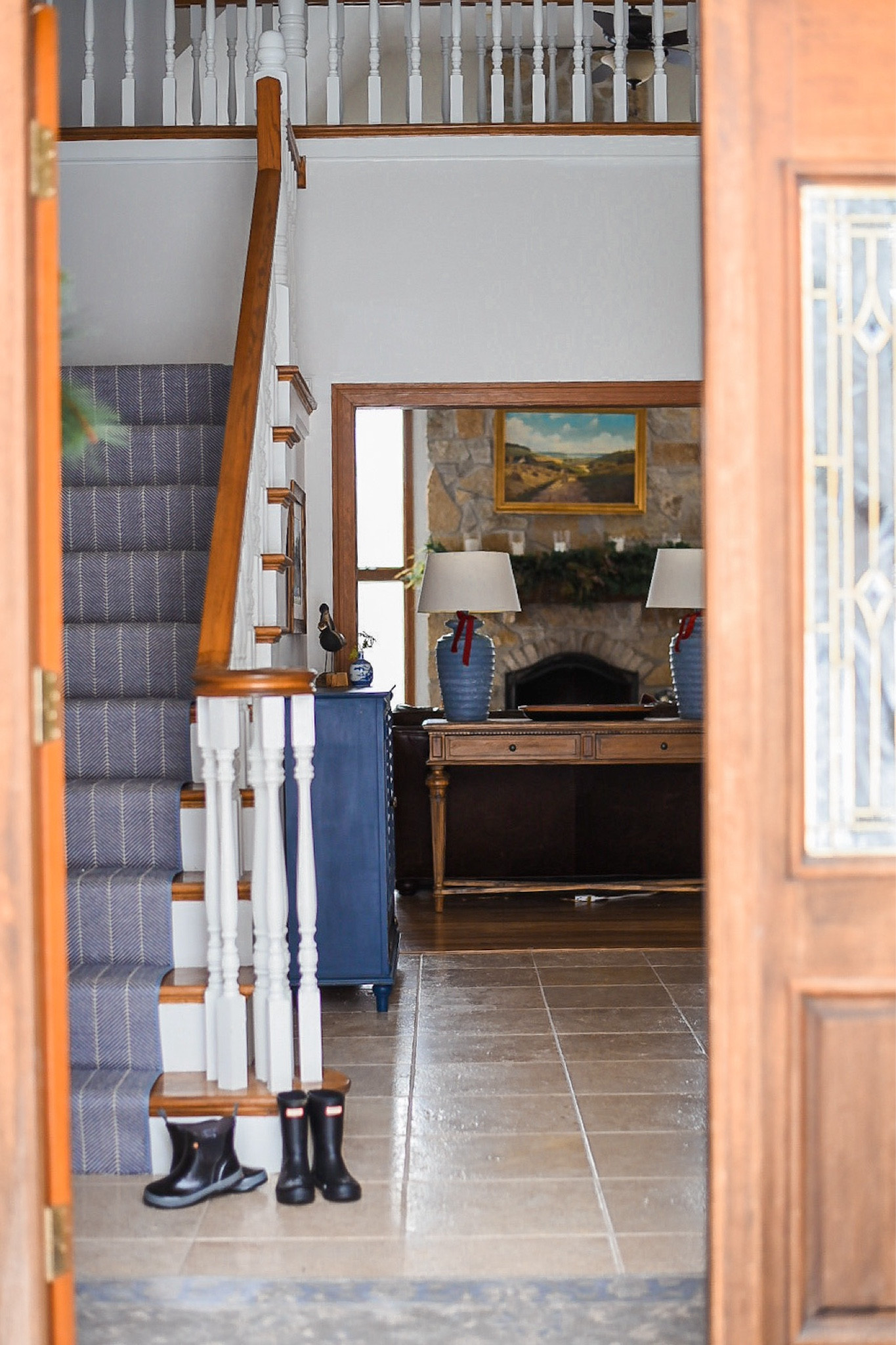 “May all who come as guests leave as friends.” 

#homeinspiration
#classichome