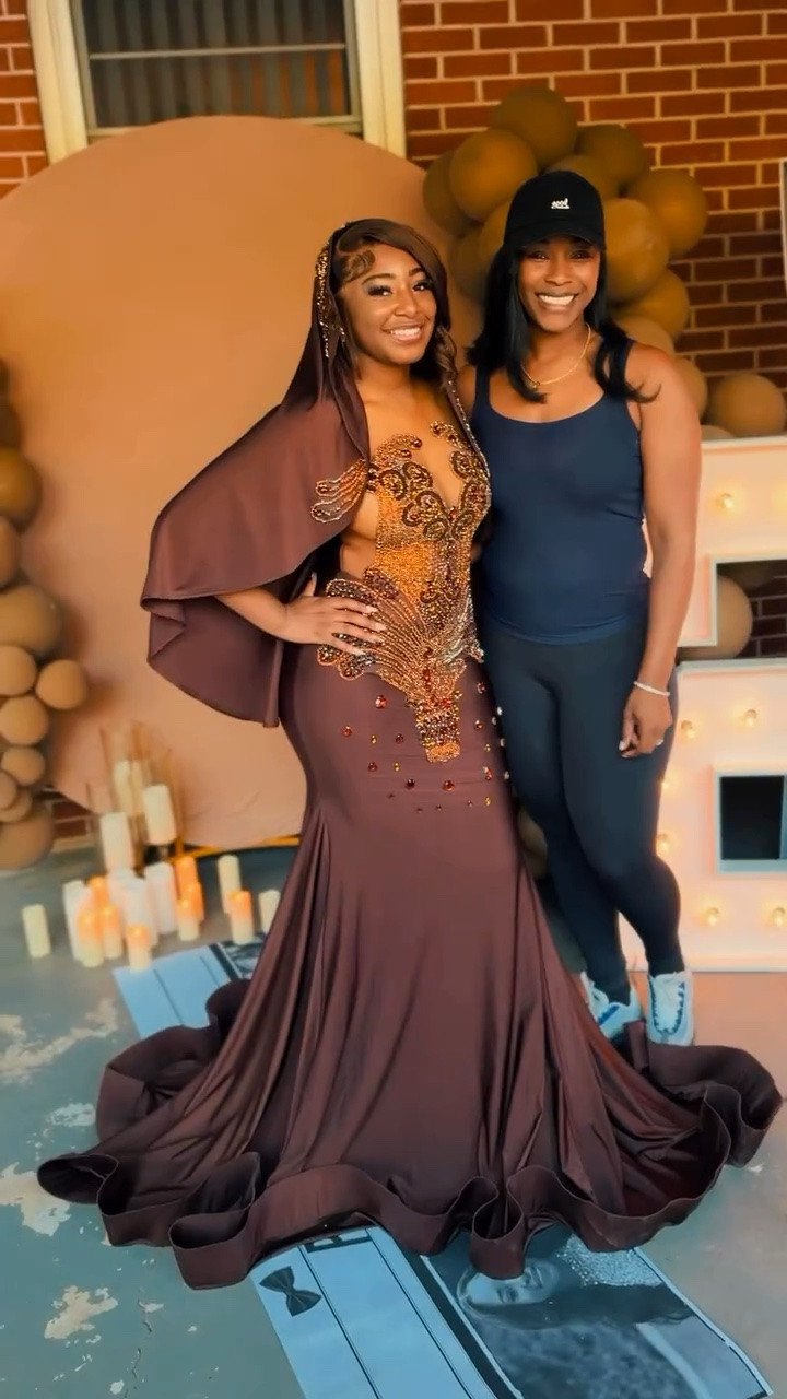 And just like that my god daughter is going to her last prom, isn’t she gorgeous!!! 🥹🥰🥰 Such a beautiful, smart and poised young lady, it’s been a pleasure being apart of your village. And as always, to my bestie @stasiadanae you did your thing!!💁🏾‍♀️

#Prom2026 #momlife #lifestyleblogger #dayinmylifevlog #familyties

#LTKdayinmylife #LTKSeasonal #LTKootd