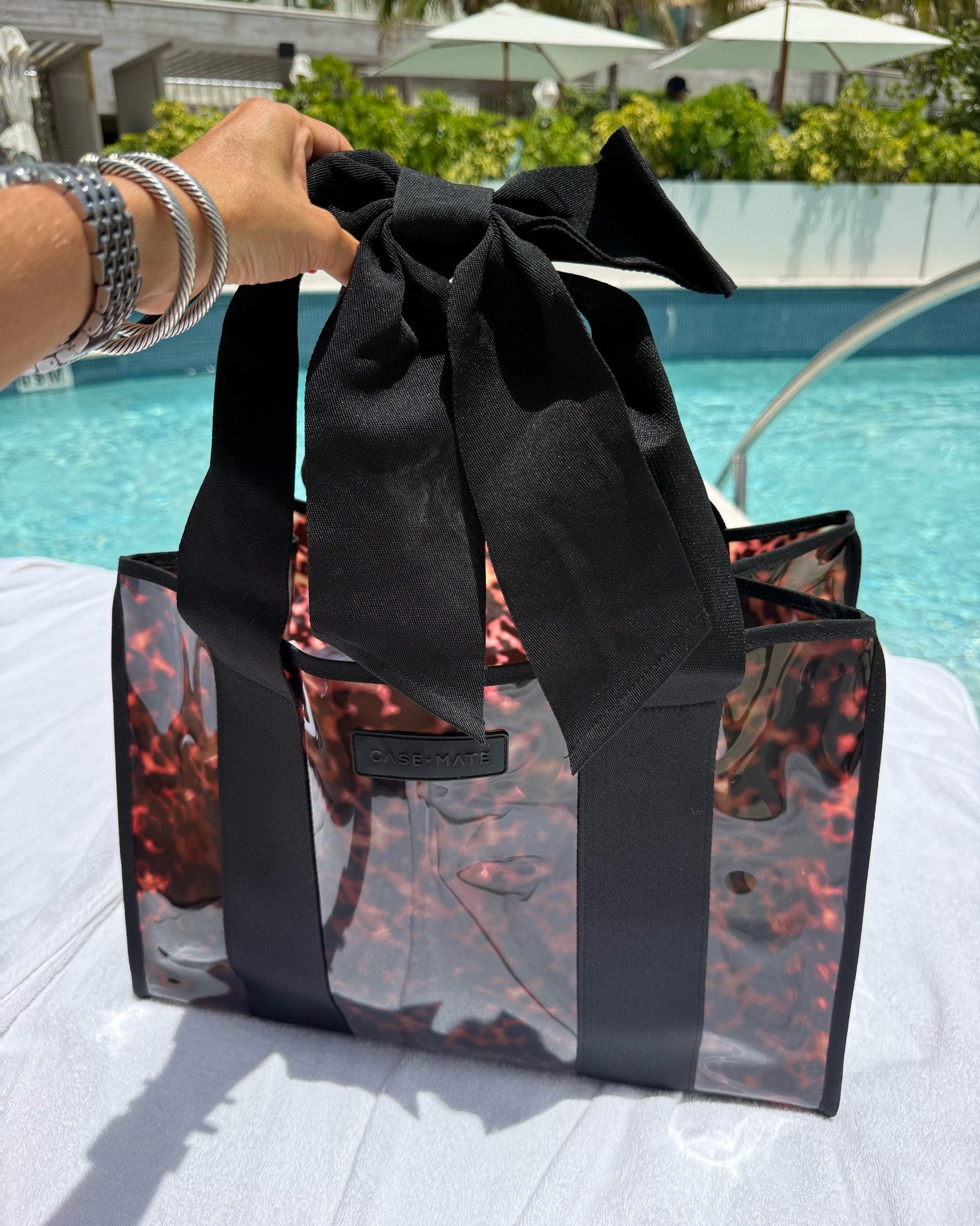 My favorite jelly tote I’ve been wearing for an everyday tote bag looks so high end

#LTKPetite #LTKootd