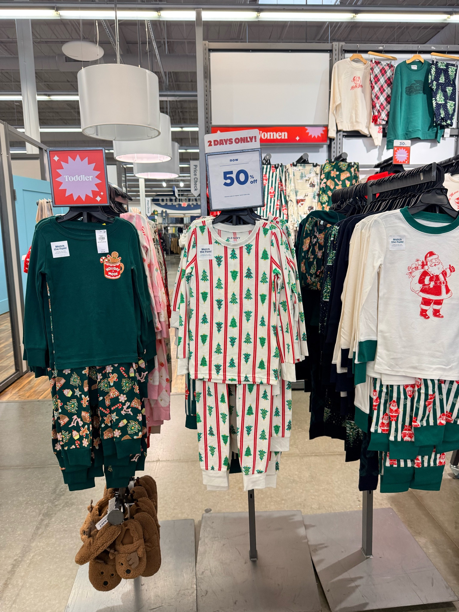 THE 50% OFF PAJAMA SALE AT OLD NAVY IS ALMOST OVER! 🎅🏽❤️ And YES, the Christmas pajamas are included!

Matching pajamas for the whole family, half off, and only a few hours left?! BABY, WE NEED TO MOVE! 👏🏽😂

I linked all my favorites on my LTK! 🛍️

#OldNavy #ChristmasPajamas #MatchingPajamas #LTKFinds

#LTKSaleAlert #LTKSeasonal #LTKmomlife