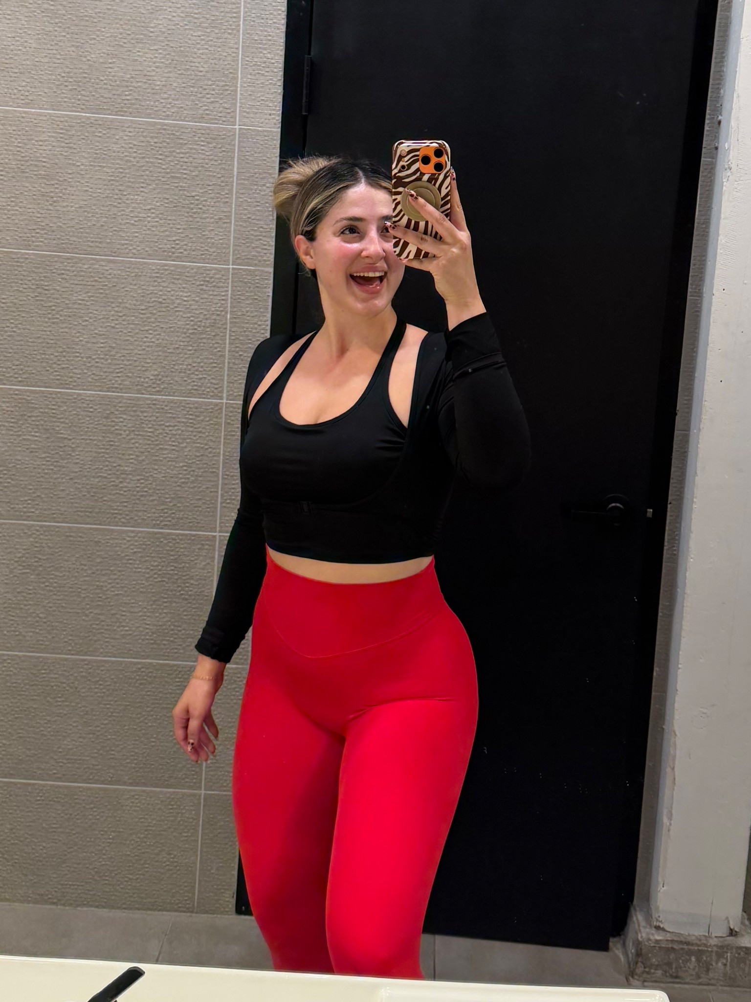 Gym outfit of the day♥️🖤
Wearing size large top
Size medium bottoms 

#LTKMidsize #LTKActive #LTKootd