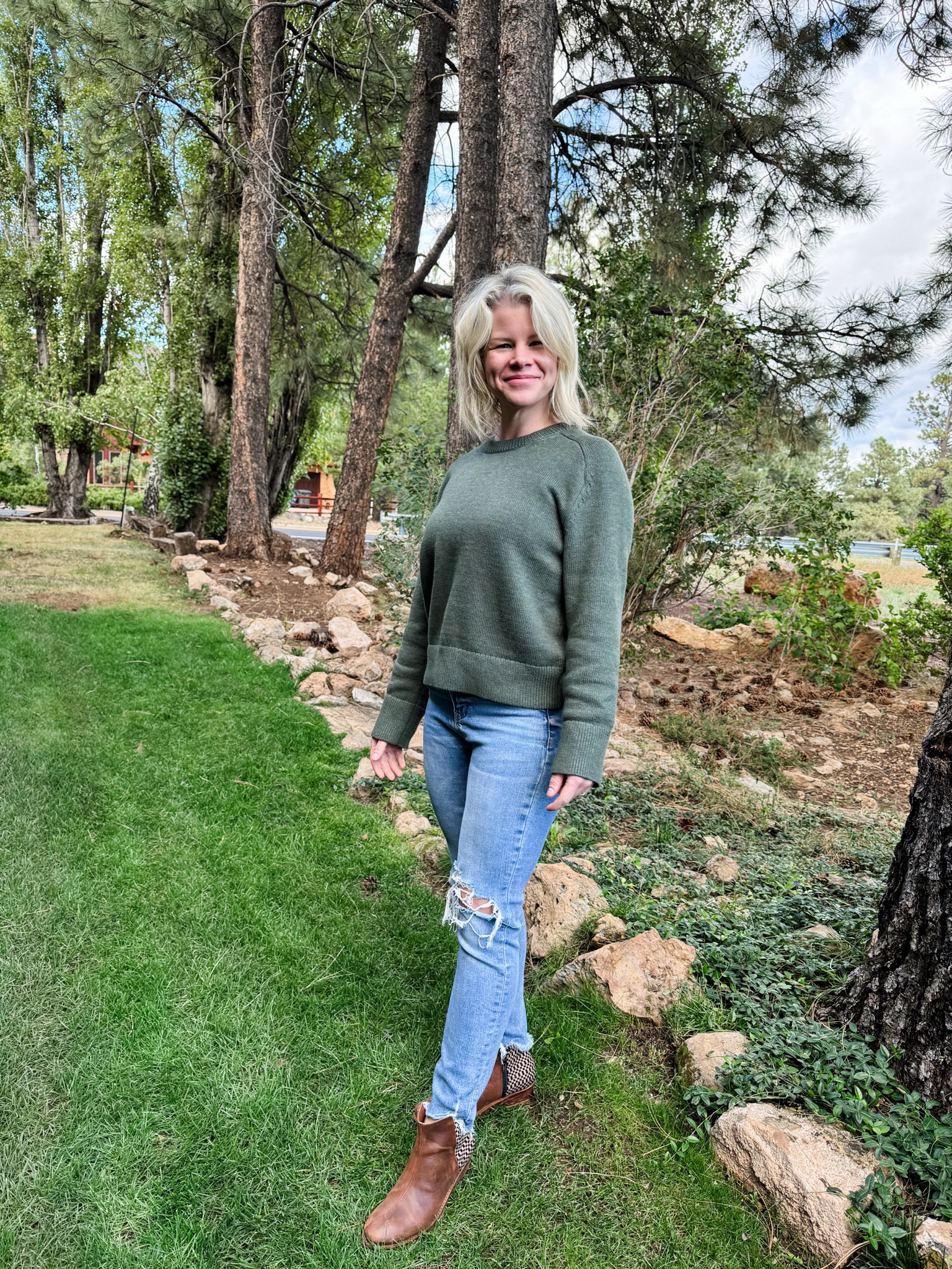 Fav sweater and jeans🍂

Womens denim, womens jeans, womens sweater

#LTKFallSale #LTKStyleTip
