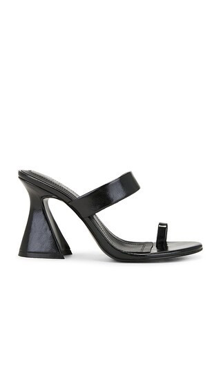 Steve Madden Renie Sandals in Black. - size 8.5 | Revolve Clothing (Global)