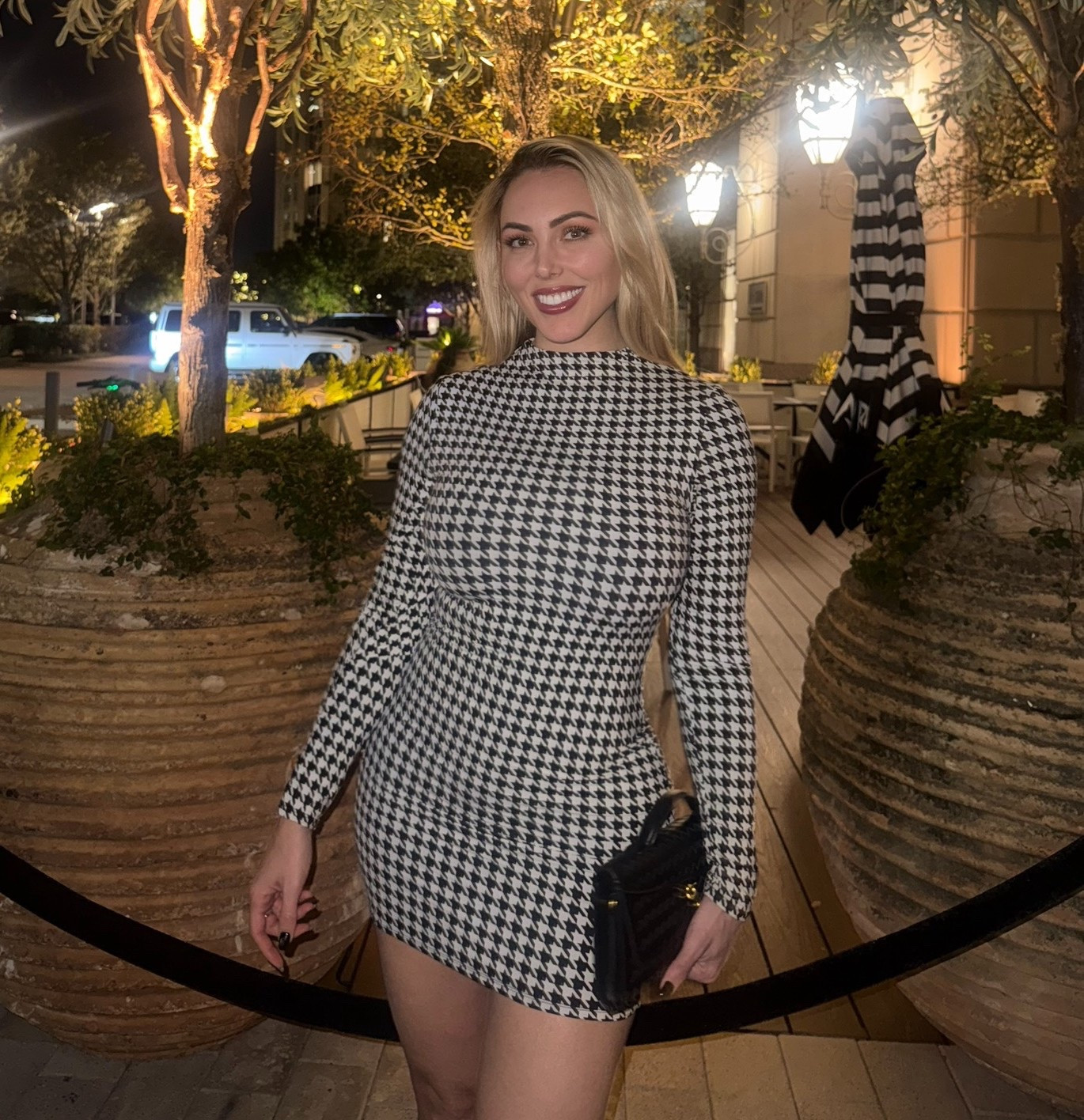 Little houndstooth action 

#LTKTall #LTKParties #LTKFindsUnder100