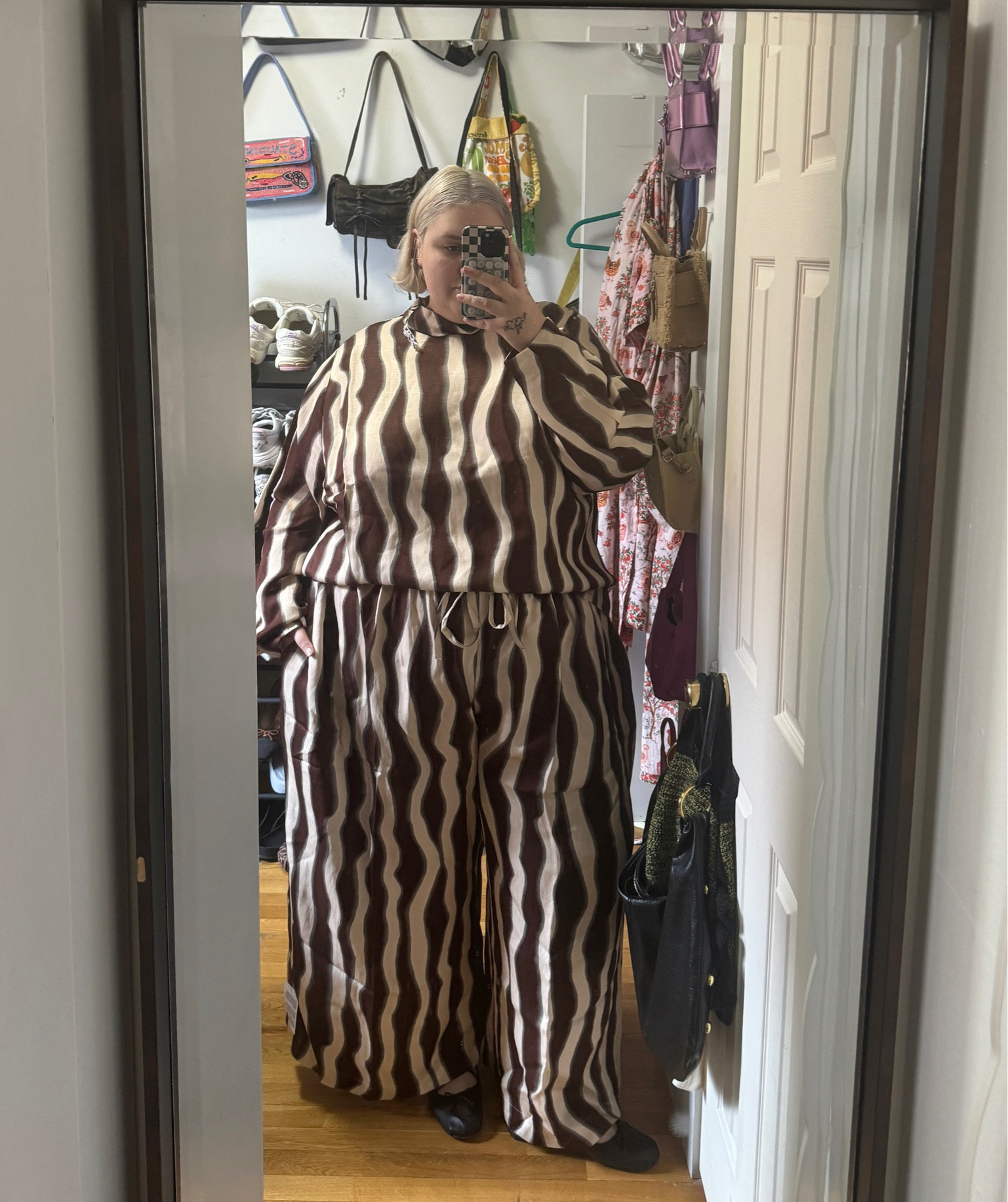 Beyond obsessed with how comfortable and still chic this set is. Love the drawstring waist and love how wide the pants are. 

Wearing a 3X in both.

#LTKWorkwear #LTKPlusSize #LTKSaleAlert