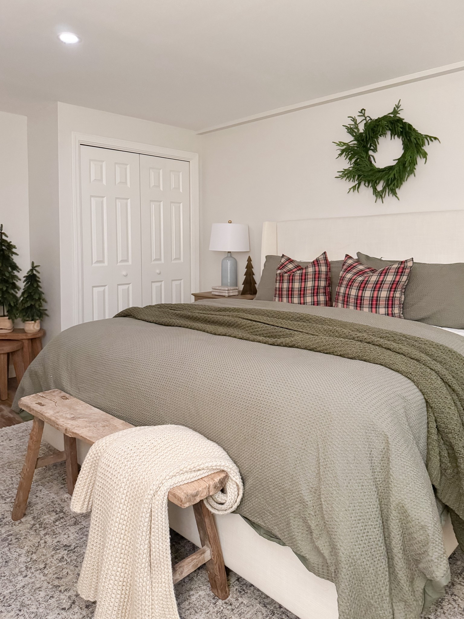 Christmas Coastal Guest Bedroom

beige bedroom, vintage bedroom, throw pillow, vintage bench, tilly upholstered bed, wayfair beige bed, sherri calnan home 

#LTKHoliday #LTKHome