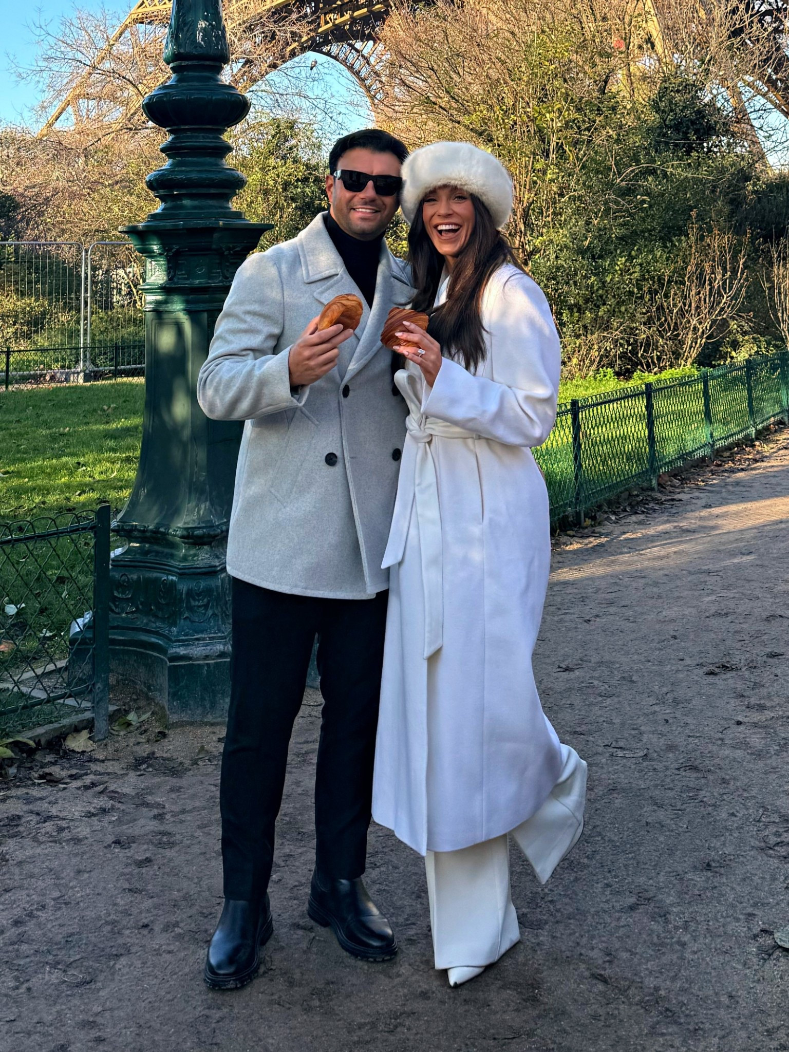 Cream coat with tie waist.

#LTKuk #LTKluxury #LTKtravel