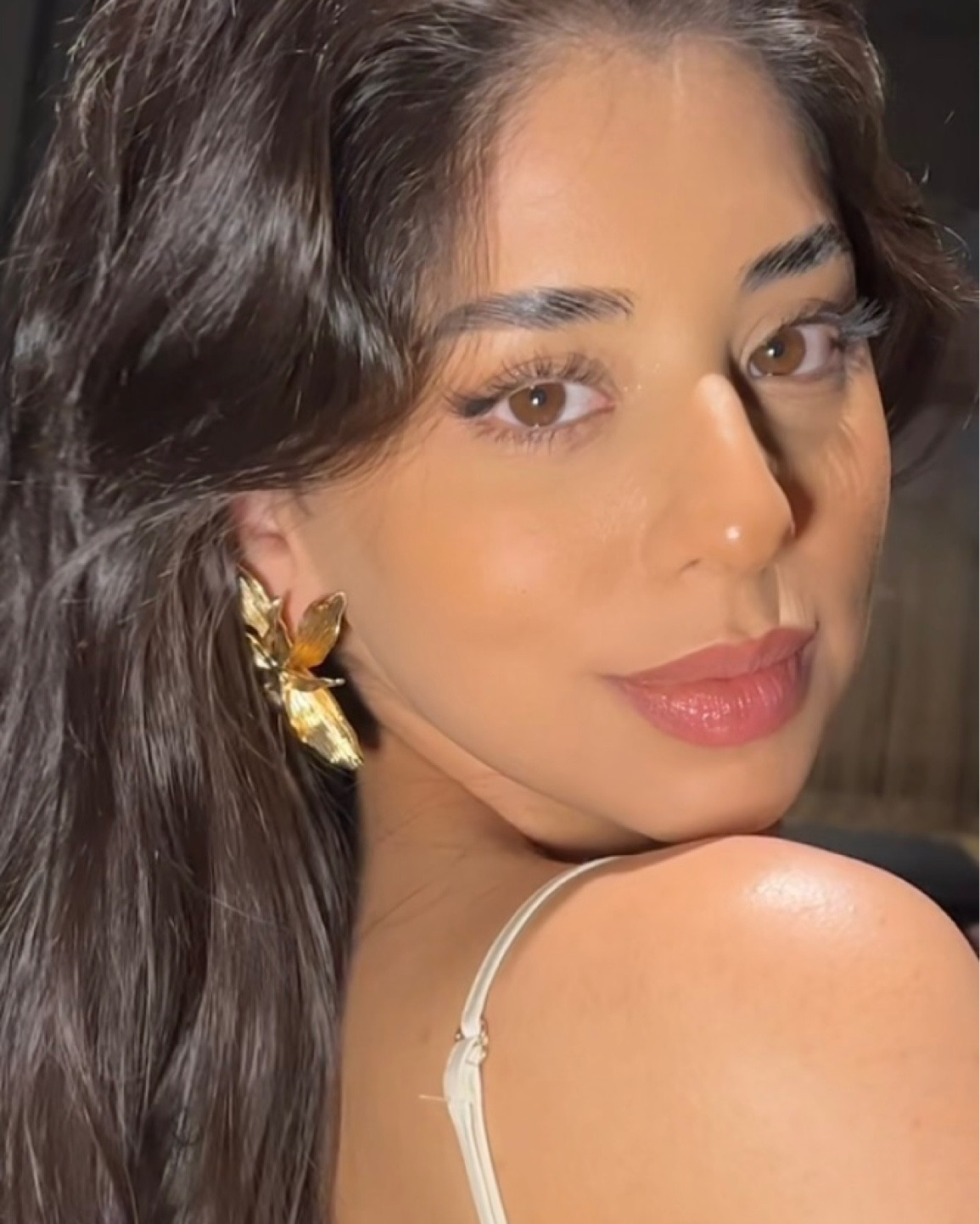 Statement earrings with a simple dress >>>

#LTKparties #LTKbeauty #LTKstyletip