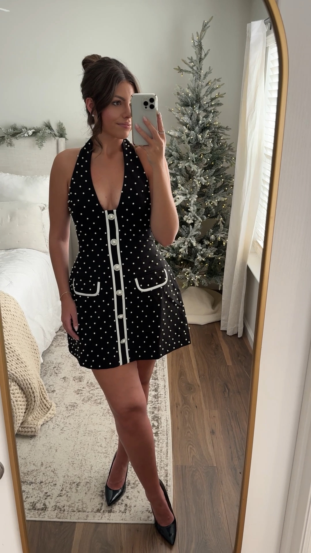 Wearing a medium in this gorgeous odd muse dress!!✨🖤🥂

Christmas, holiday party looks, holiday dress


#LTKHoliday #LTKStyleTip #LTKSeasonal