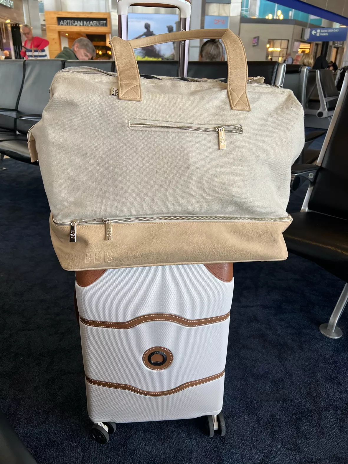 Beis Weekend Travel Bag in Beige