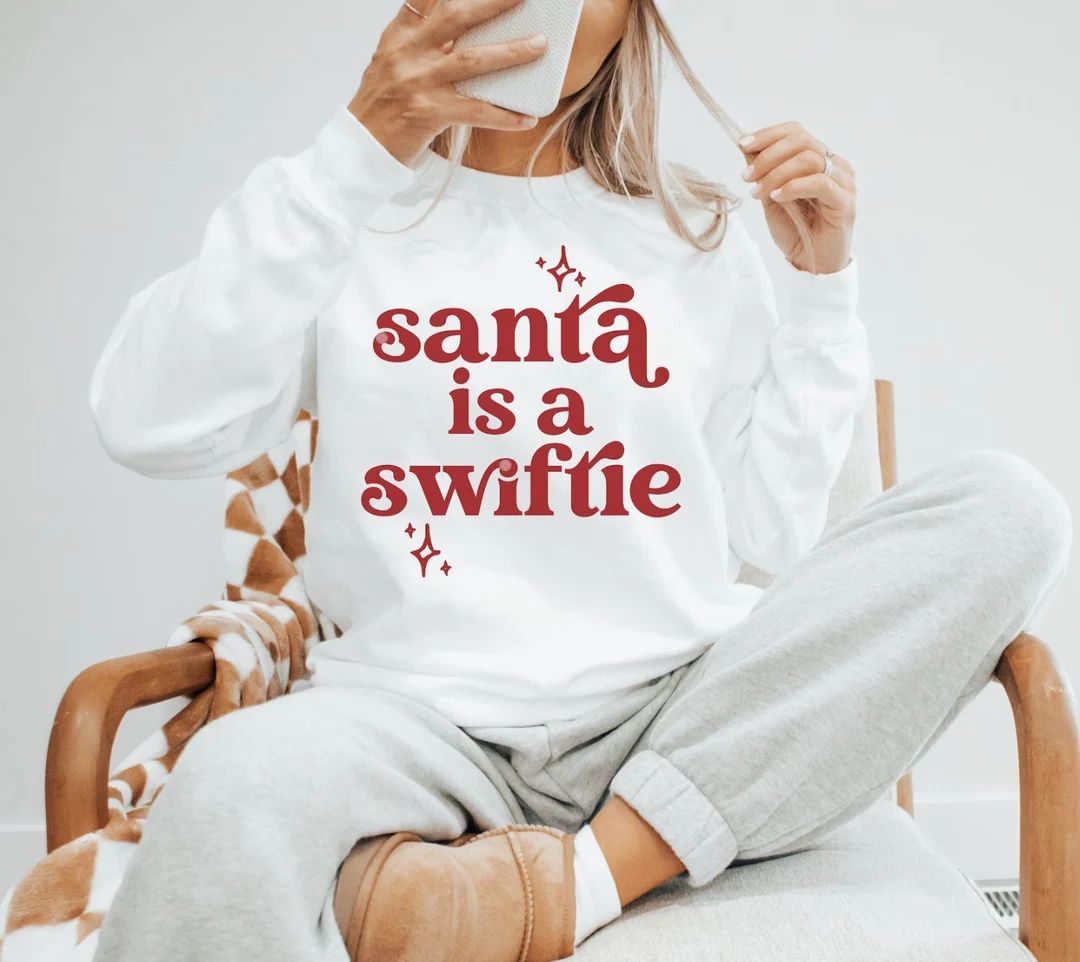 Santa is a Swiftie Sweatermerry Swiftmas Sweatshirt - Etsy | Etsy (US)