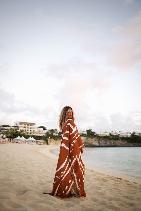 Beautiful dress (and I think it would be nice for any upcoming weddings — comes in different prints too!) rounded up this one + more below! Wedding guest dresses 👇🏼