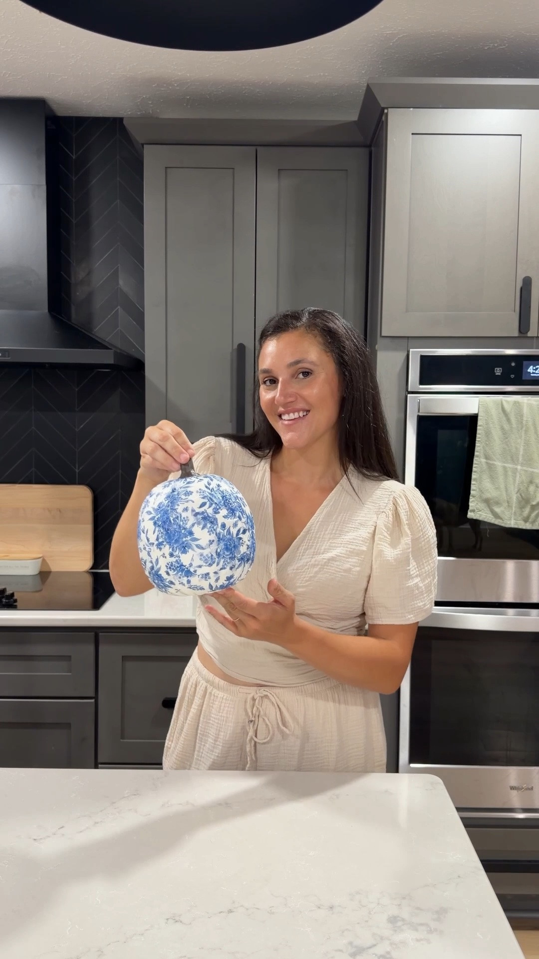 The easiest fall craft and it turns out so cute! ✨🎃

All you need is a craft pumpkin, Mod Podge, and your favorite printed napkins!

#falldiy #falldecor #craftnight #girlsnight #diydecor