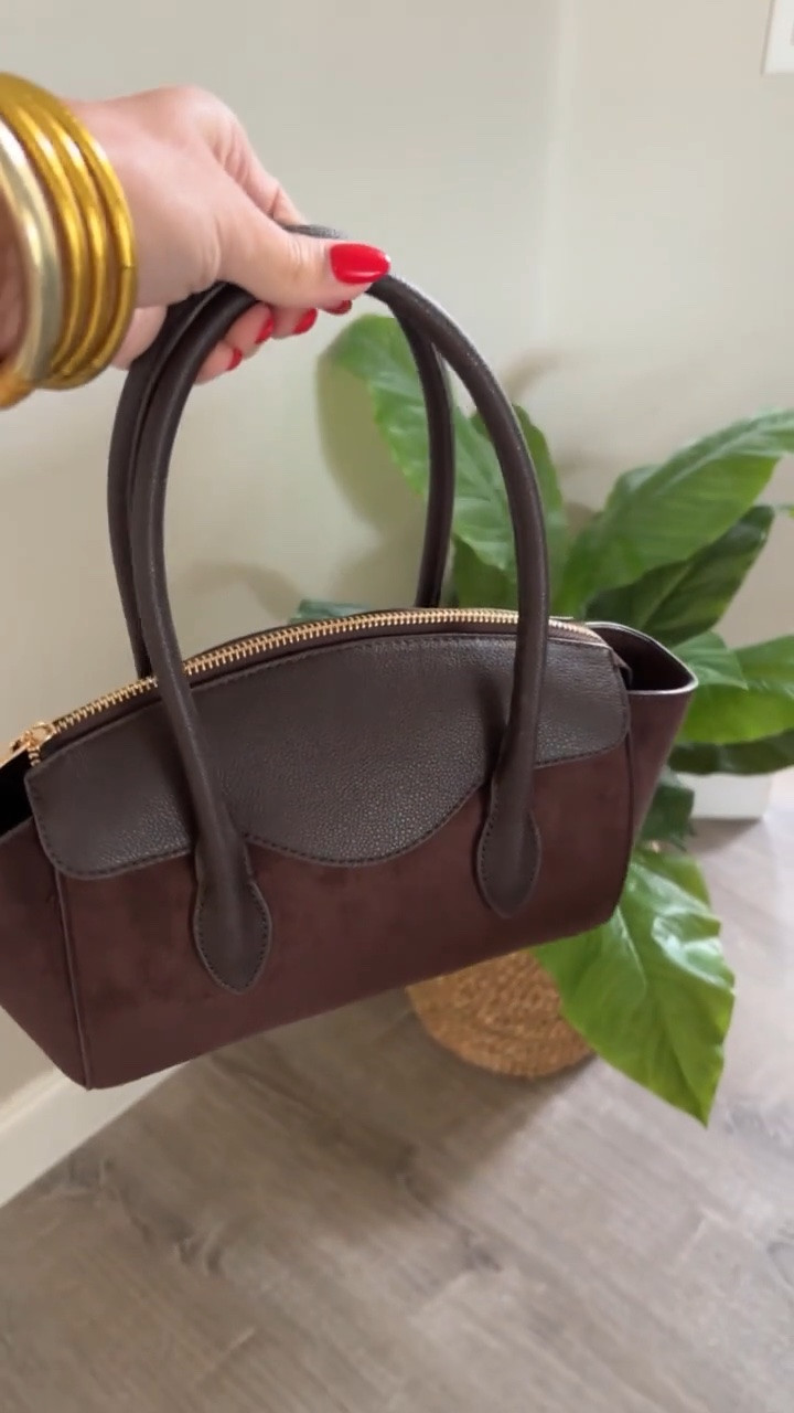 This bag is SO good for fall! 🤎 The rich brown color + classic shape make it one you’ll reach for all season long!

Purse, handbag, fall, top handle purse, fall bag, fall purse

#LTKootd #LTKSeasonal #LTKgrwm