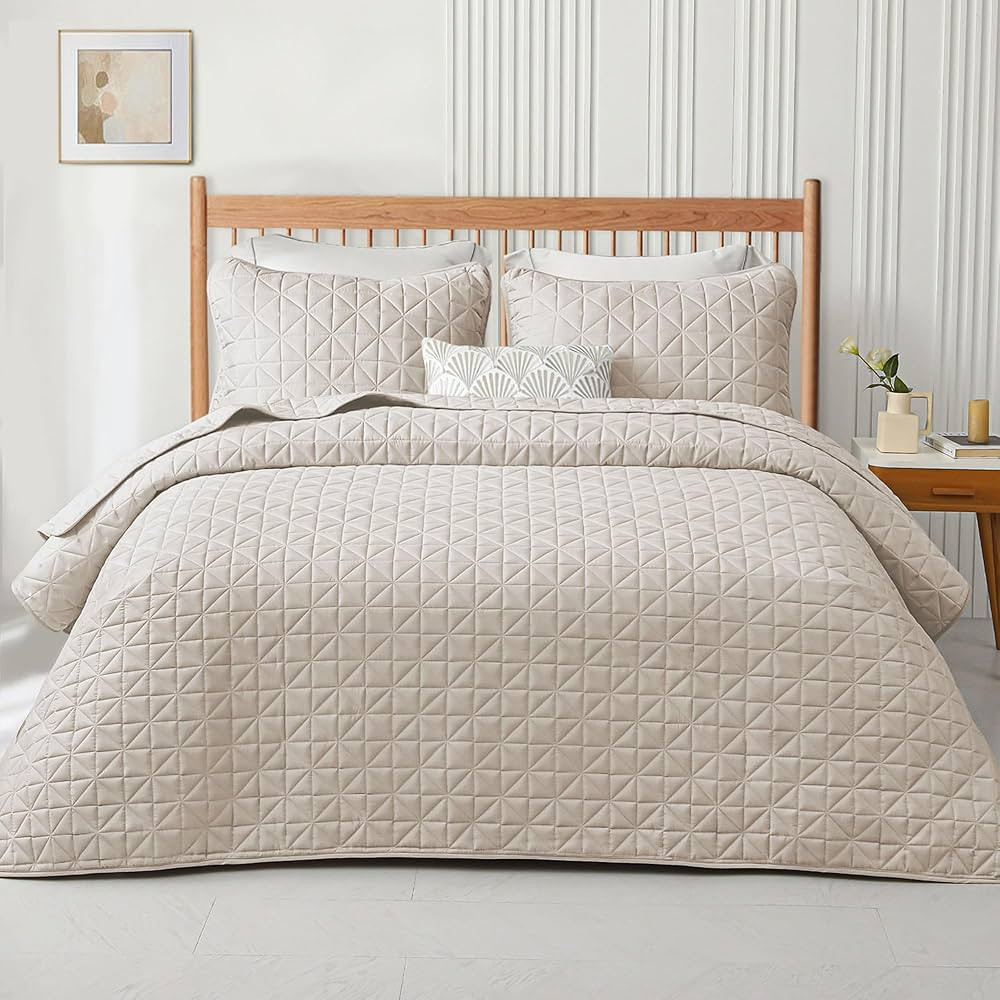 Exclusivo Mezcla 3-Piece Queen Size Quilt Set with Pillow Shams, Grid Quilted Bedspread/Coverlet/Bed | Amazon (CA)